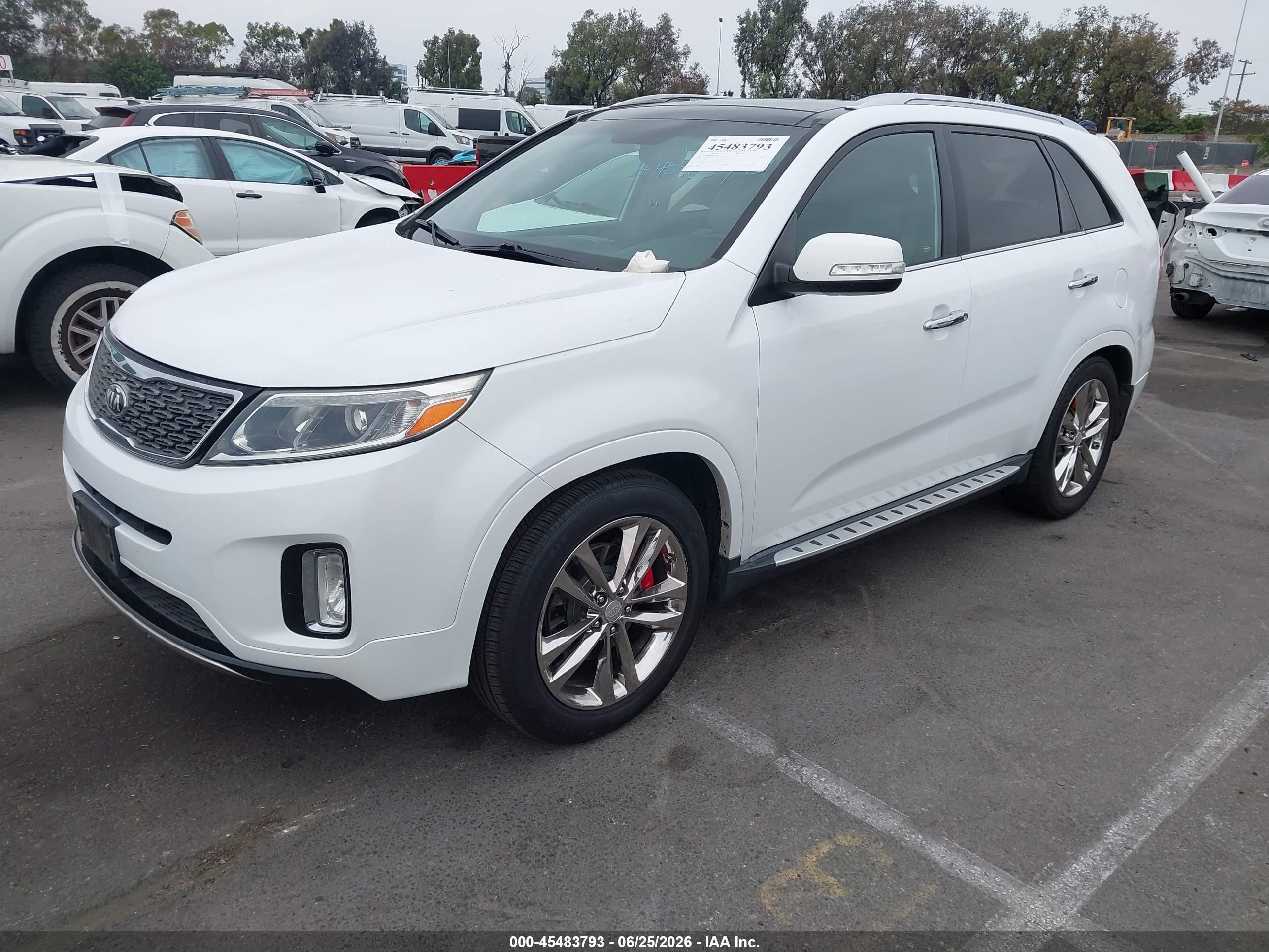 2015 Kia Sorento Limited V6 White vin: 5XYKW4A76FG594087