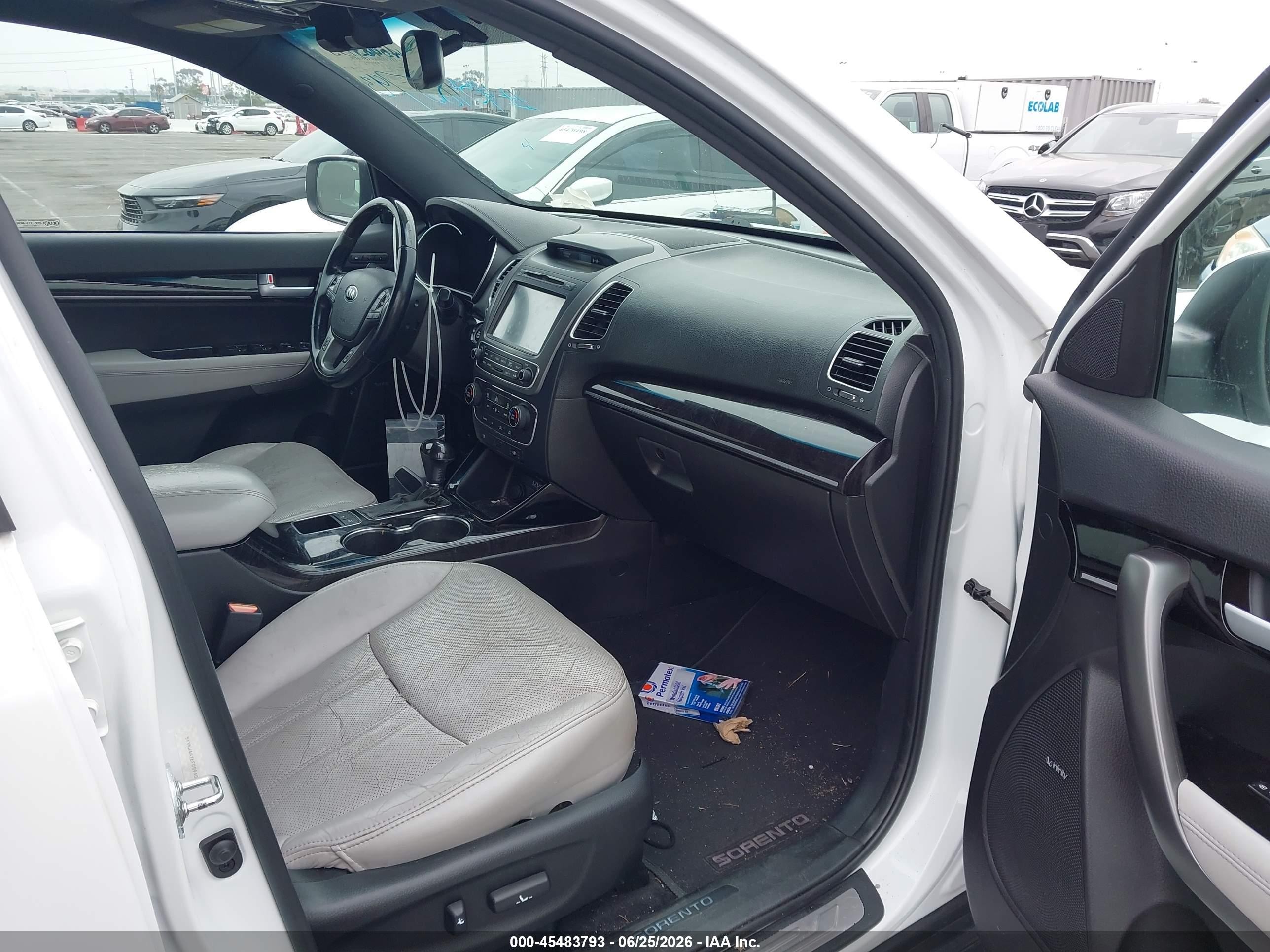 2015 Kia Sorento Limited V6 White vin: 5XYKW4A76FG594087