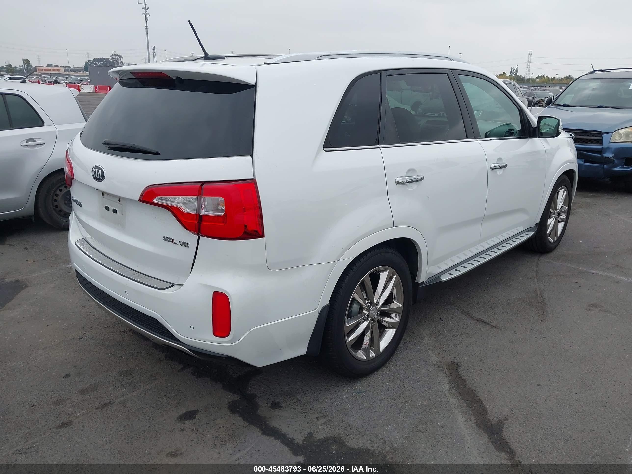 2015 Kia Sorento Limited V6 White vin: 5XYKW4A76FG594087
