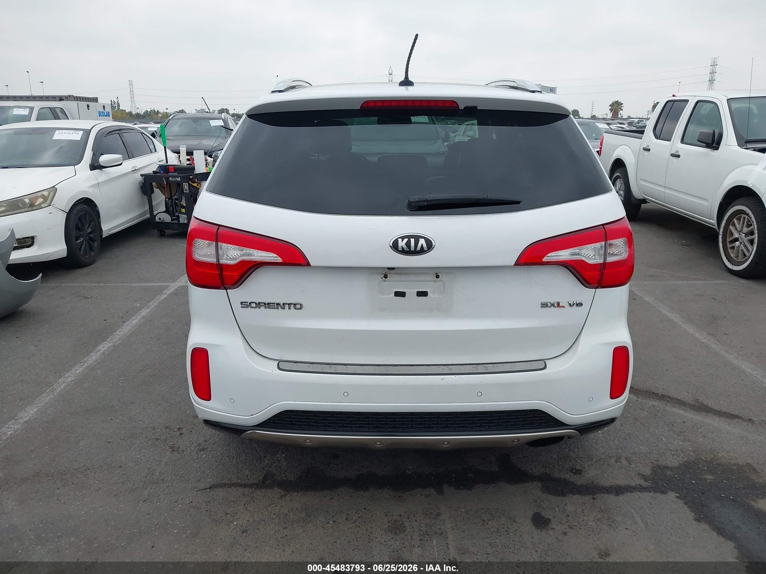 2015 Kia Sorento Limited V6 White vin: 5XYKW4A76FG594087