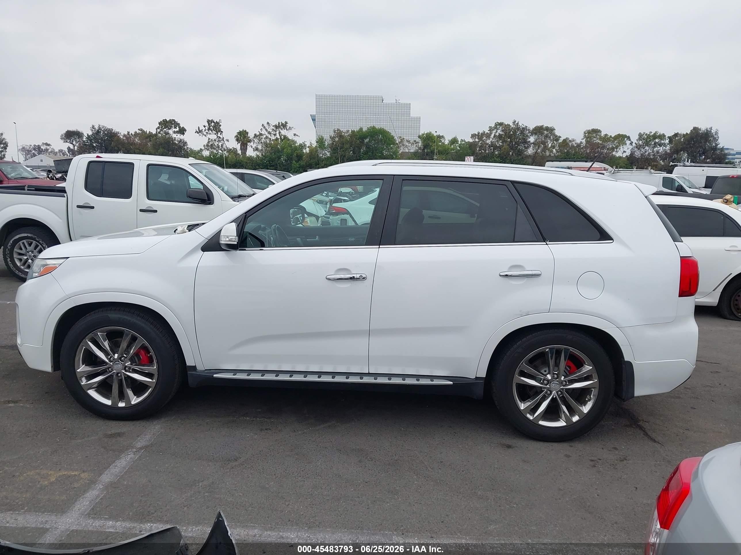 2015 Kia Sorento Limited V6 White vin: 5XYKW4A76FG594087