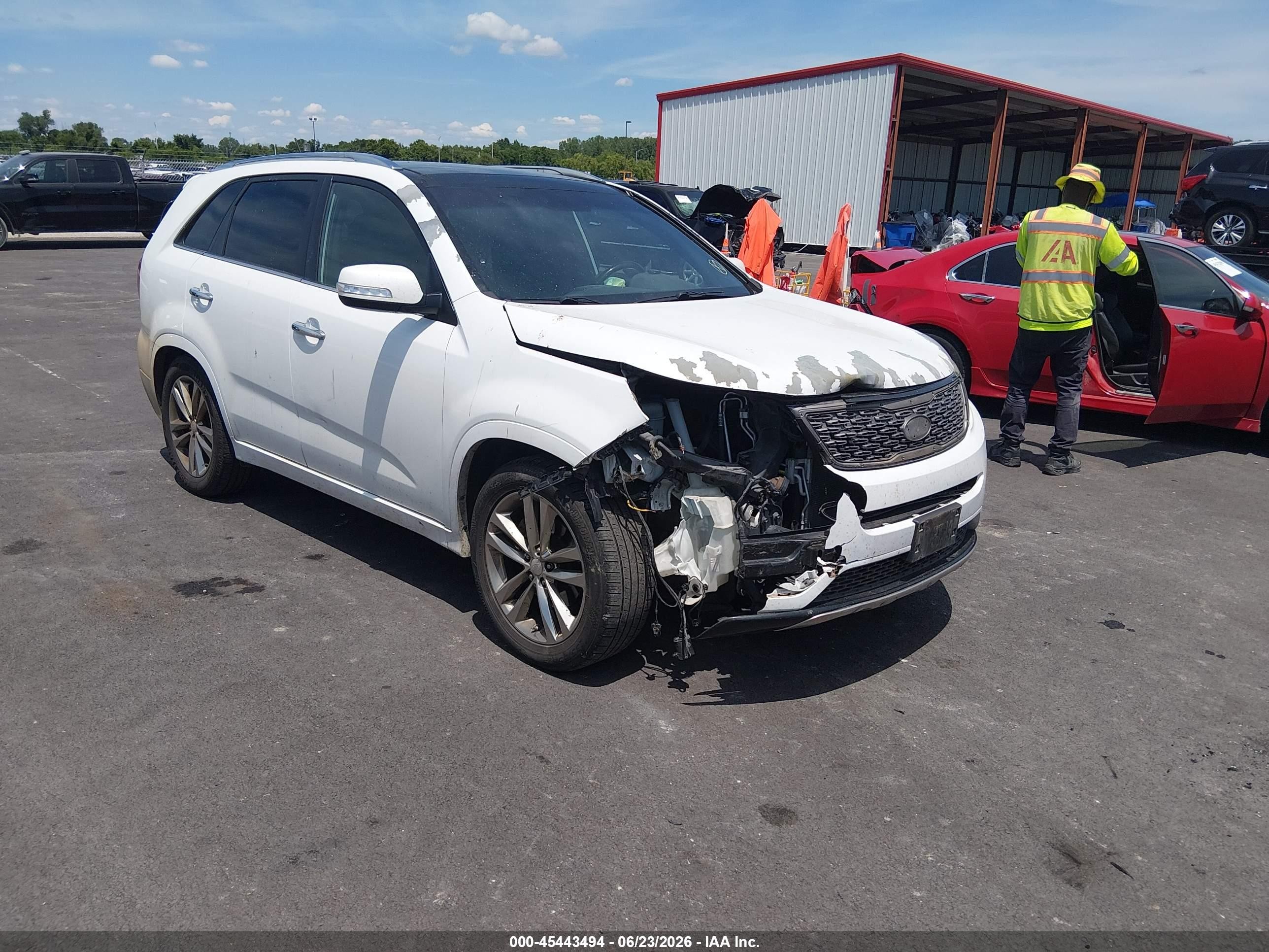 2014 Kia Sorento Limited V6 White vin: 5XYKW4A77EG439725