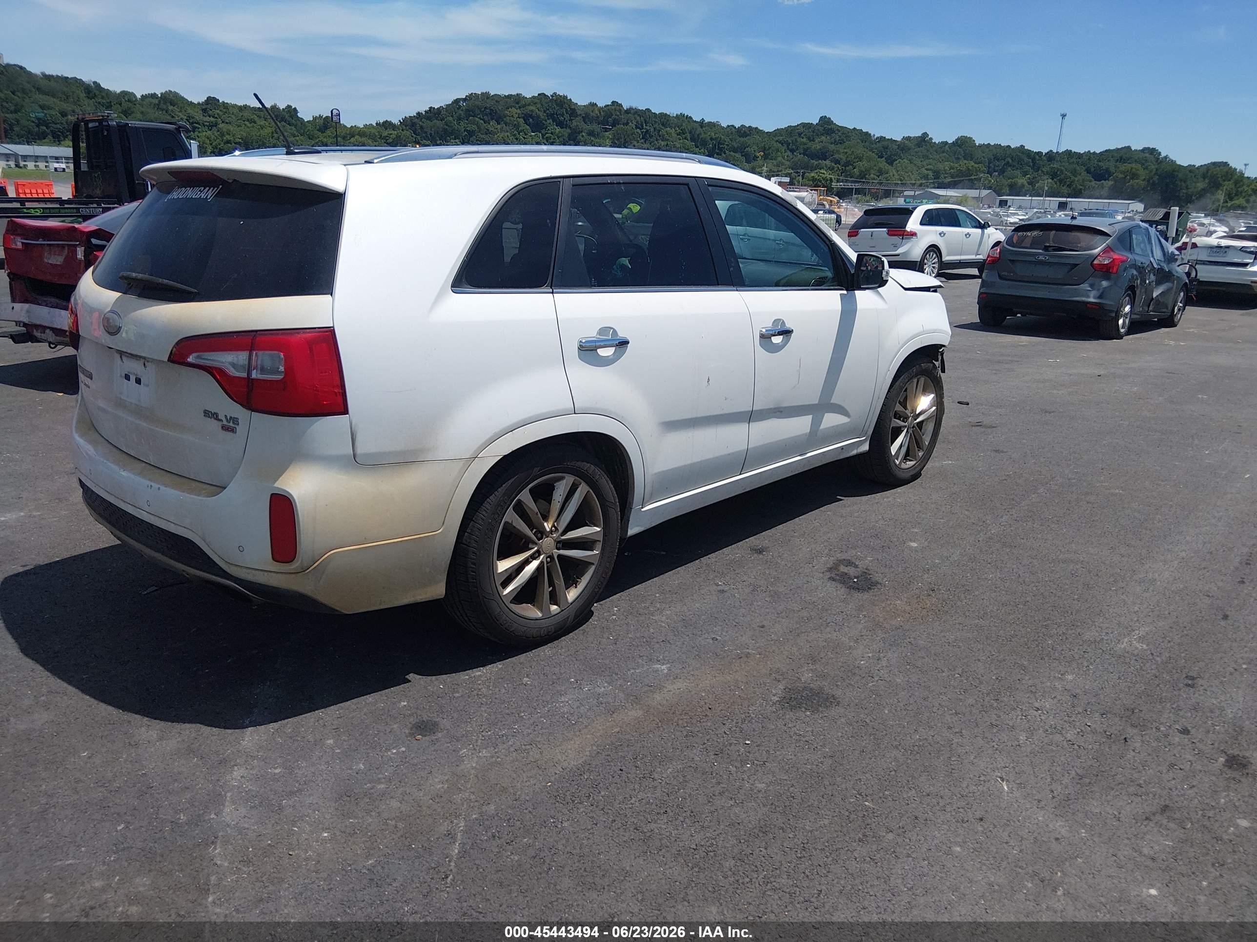 2014 Kia Sorento Limited V6 White vin: 5XYKW4A77EG439725