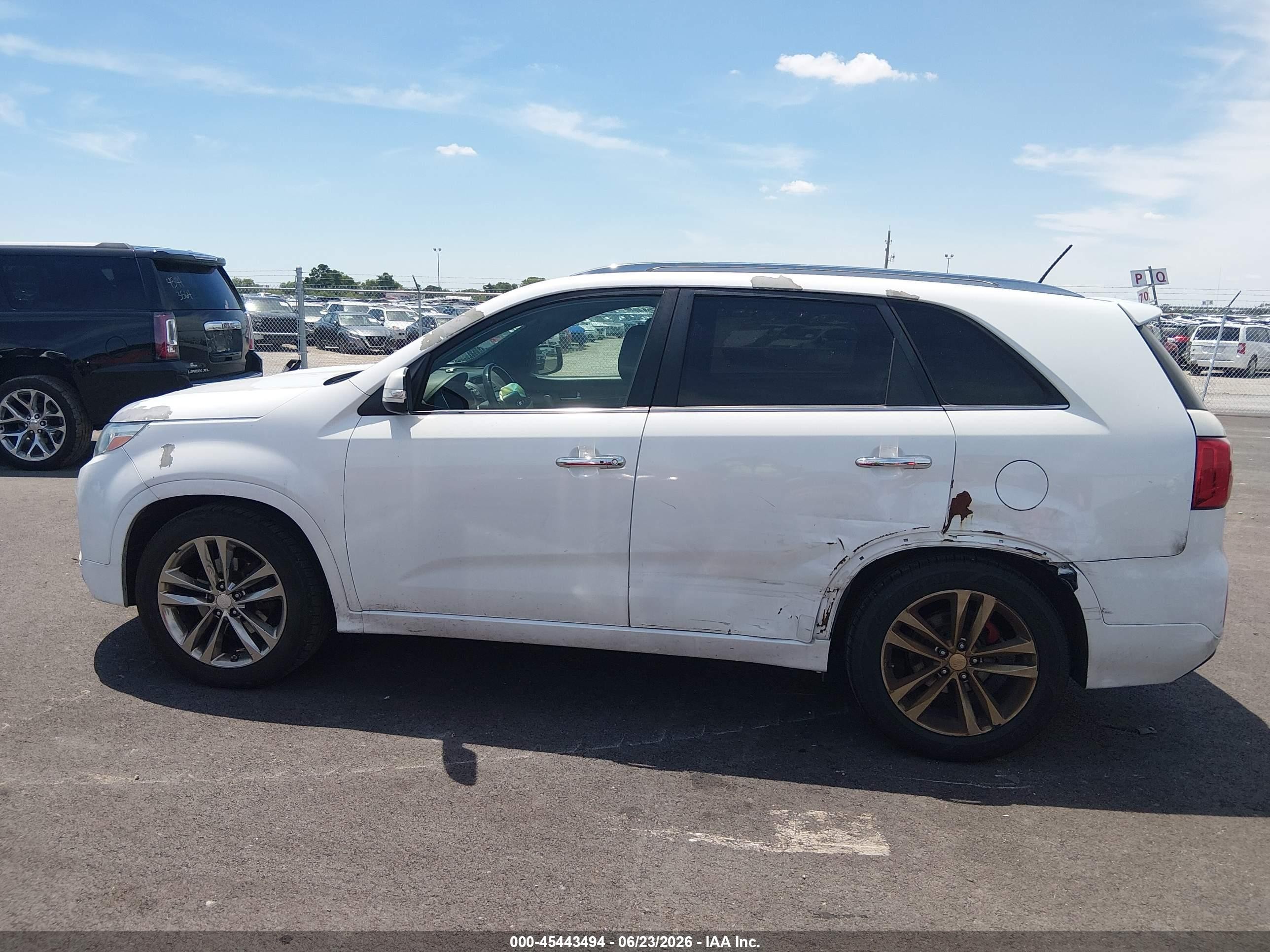 2014 Kia Sorento Limited V6 White vin: 5XYKW4A77EG439725