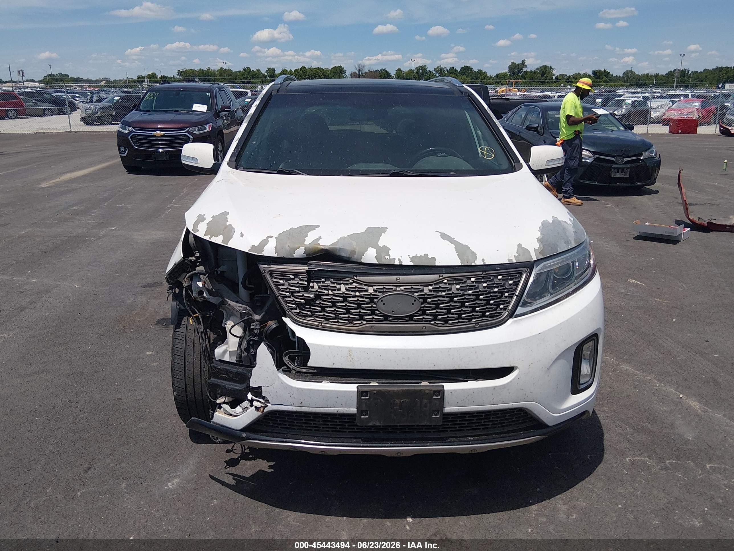 2014 Kia Sorento Limited V6 White vin: 5XYKW4A77EG439725