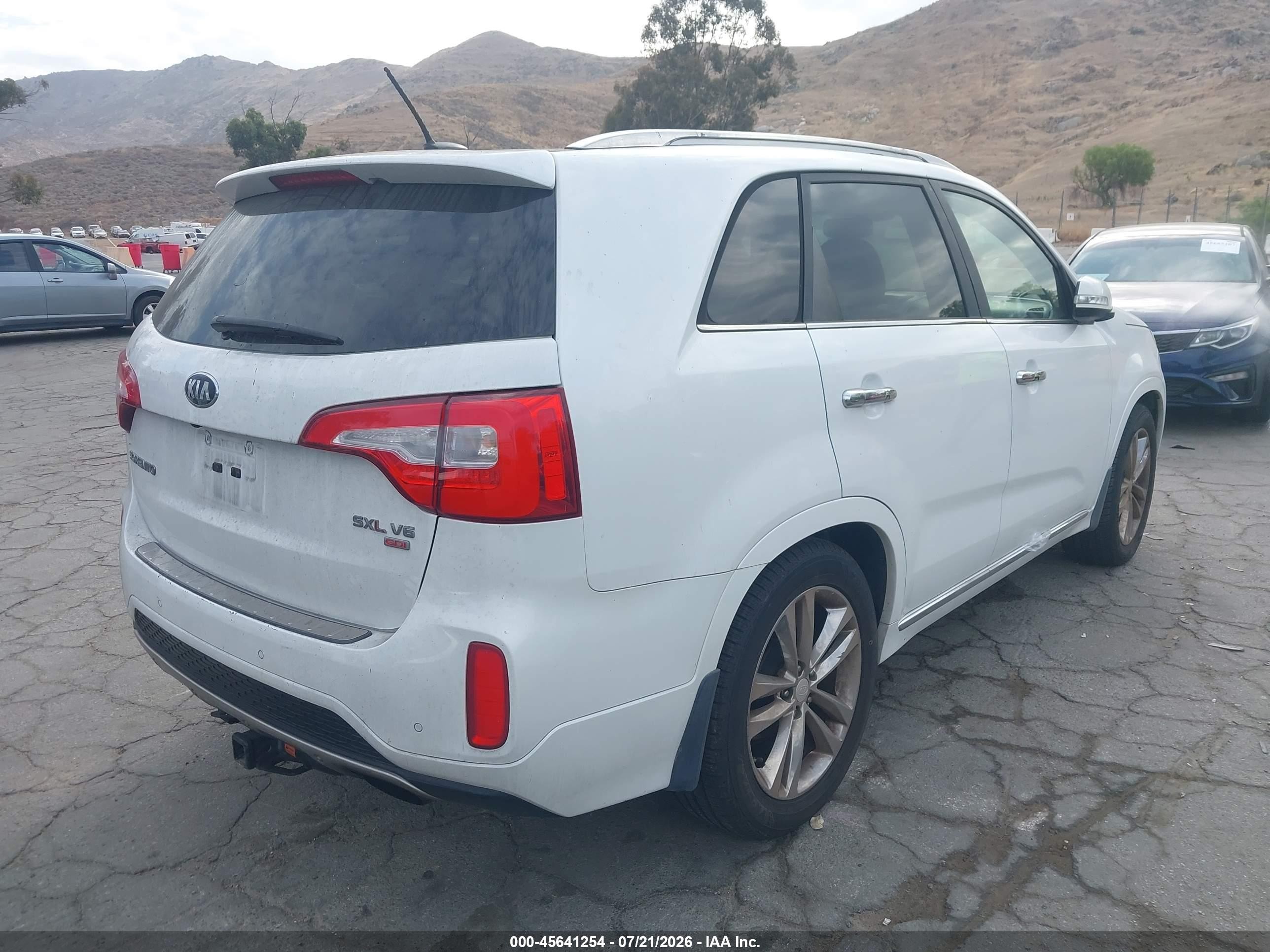 2014 Kia Sorento Limited V6 White vin: 5XYKW4A77EG503147