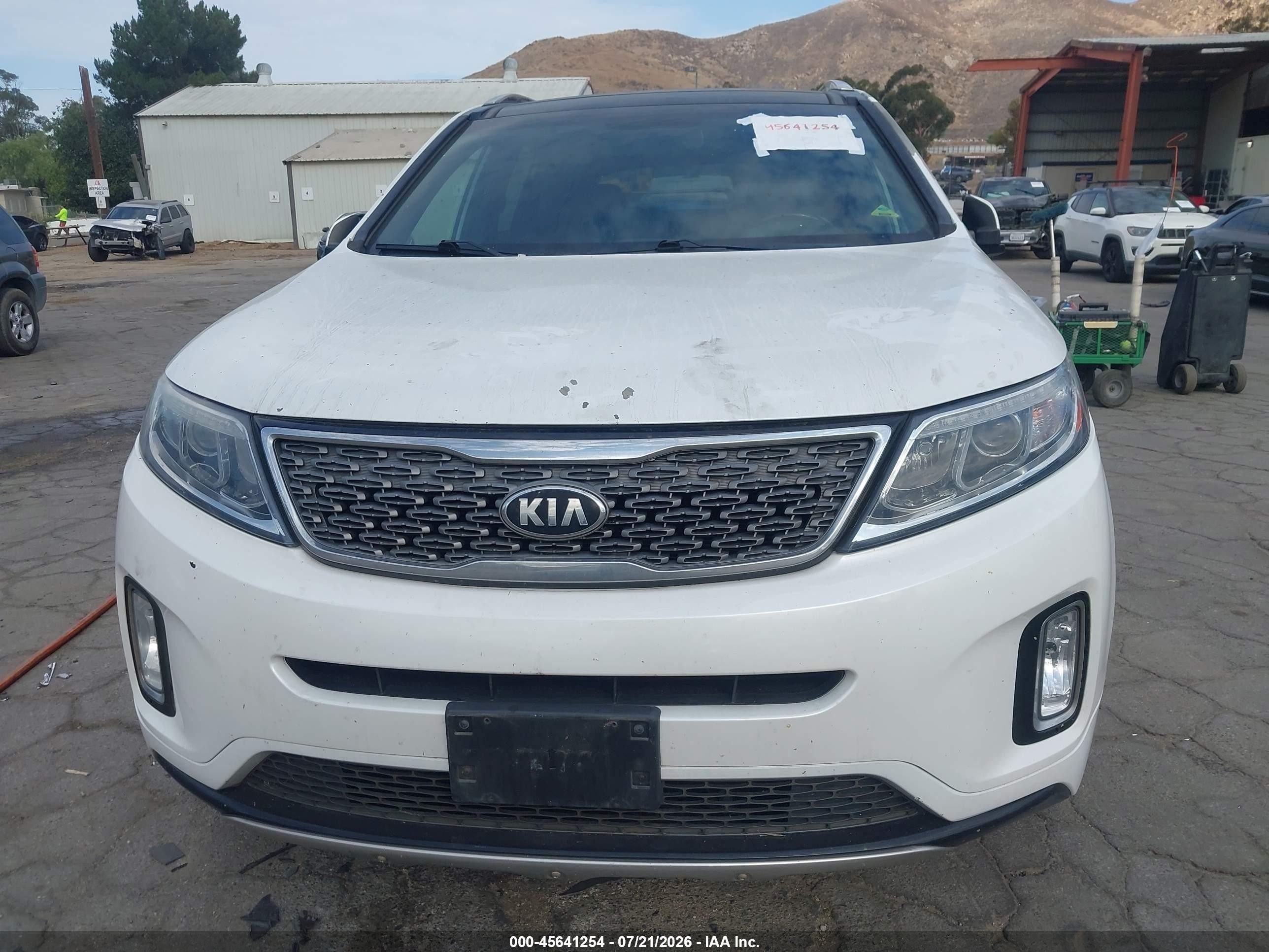 2014 Kia Sorento Limited V6 White vin: 5XYKW4A77EG503147