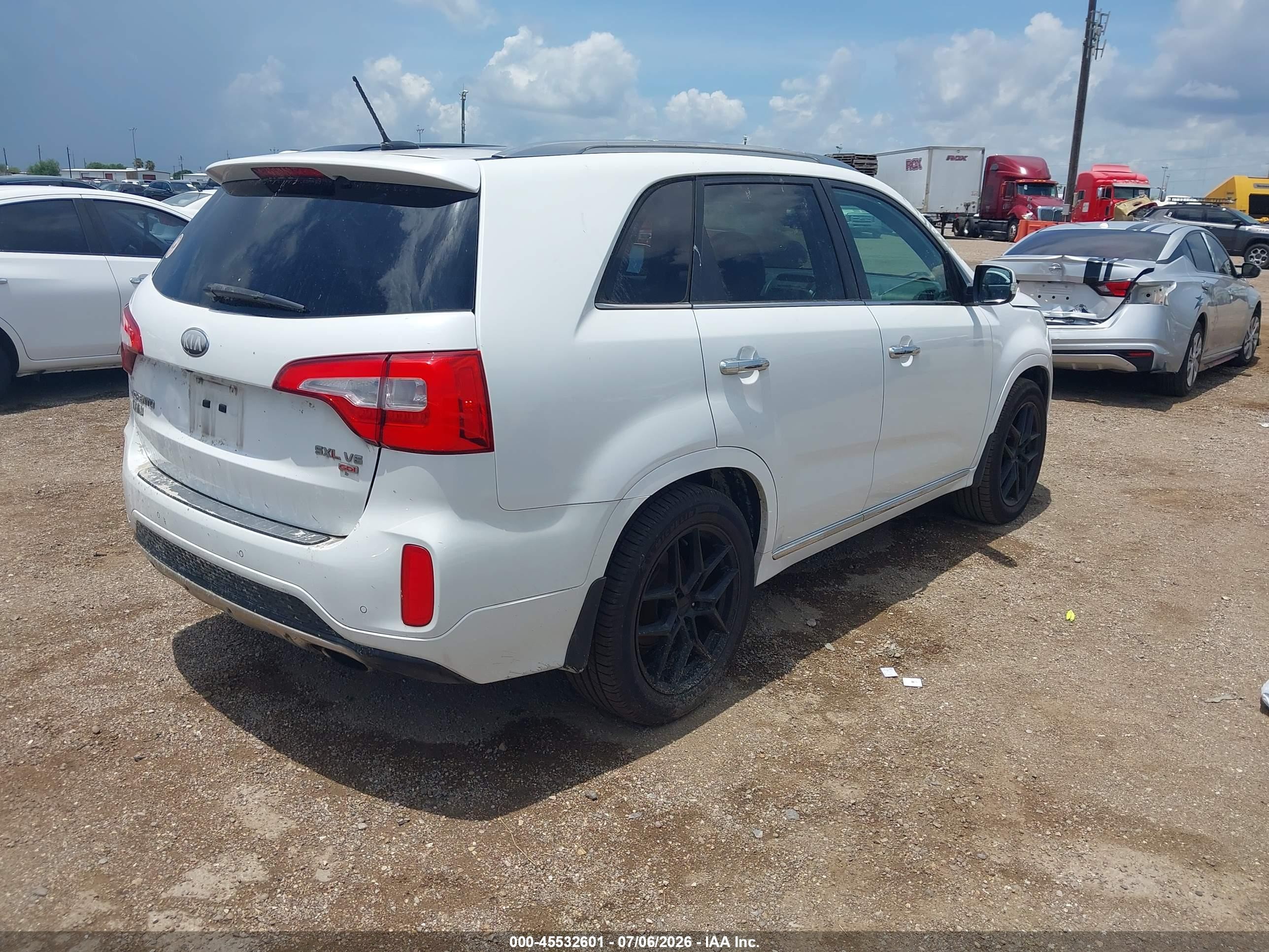 2014 Kia Sorento Limited V6 White vin: 5XYKW4A79EG490076