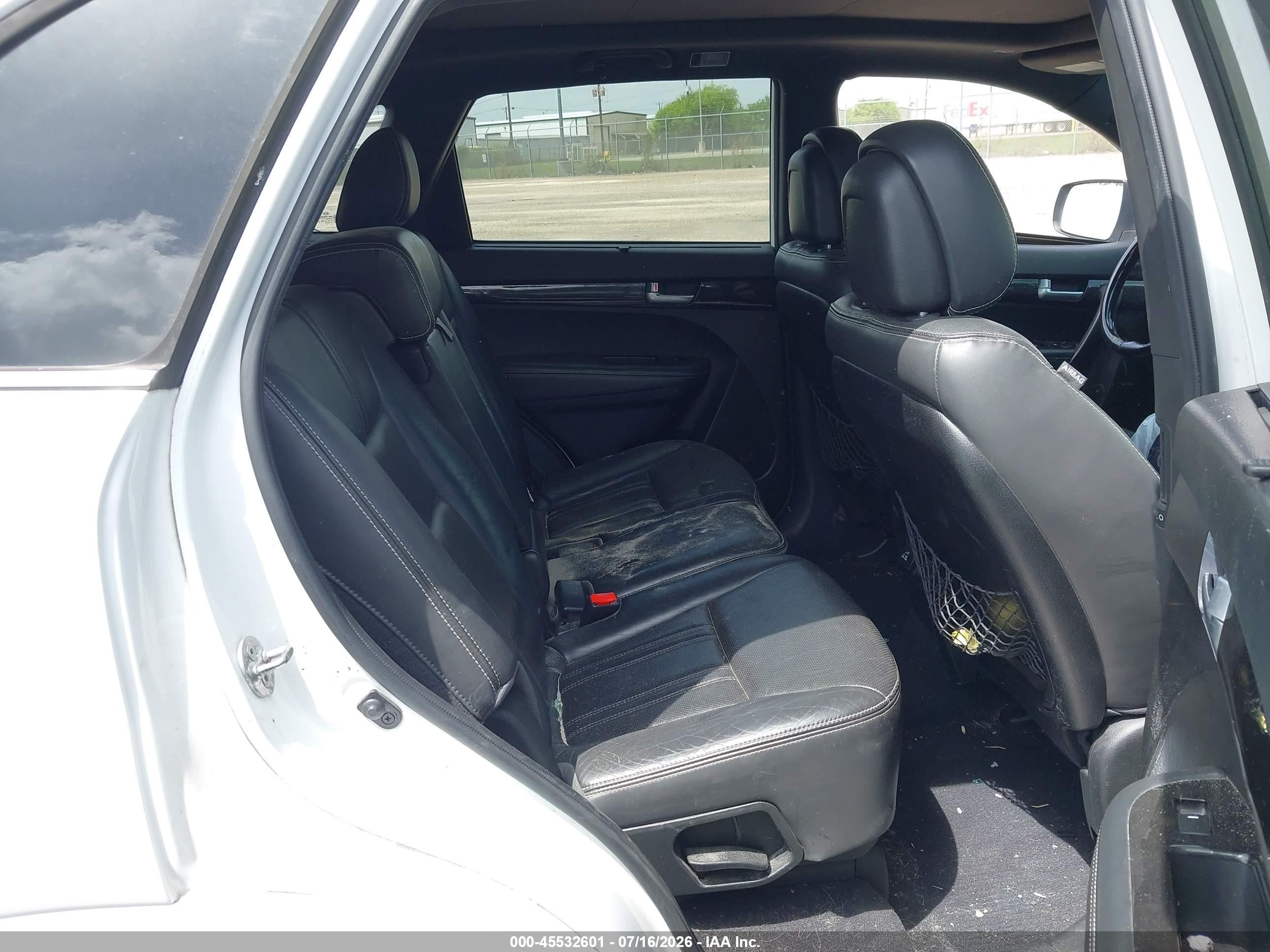 2014 Kia Sorento Limited V6 White vin: 5XYKW4A79EG490076