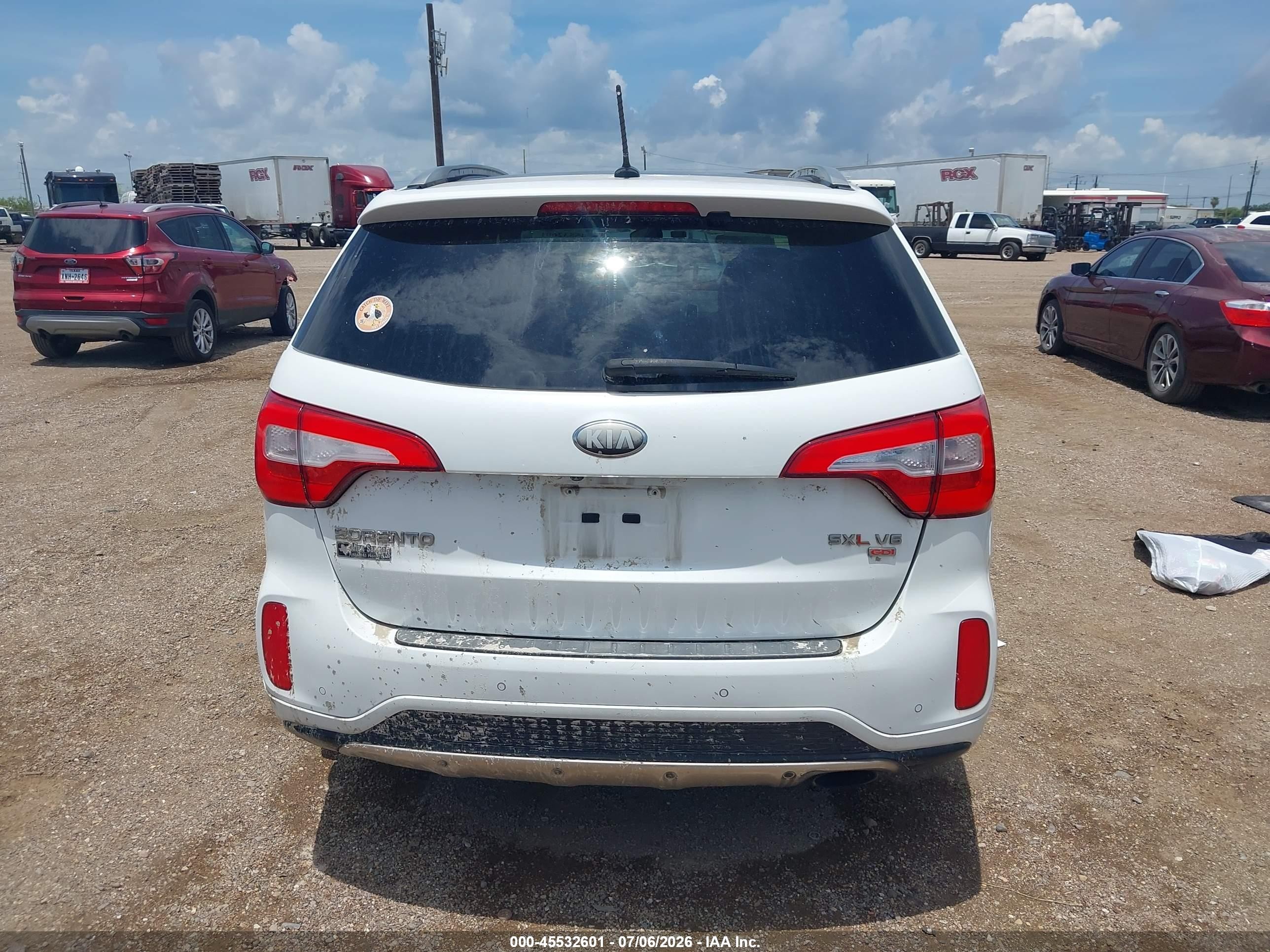 2014 Kia Sorento Limited V6 White vin: 5XYKW4A79EG490076