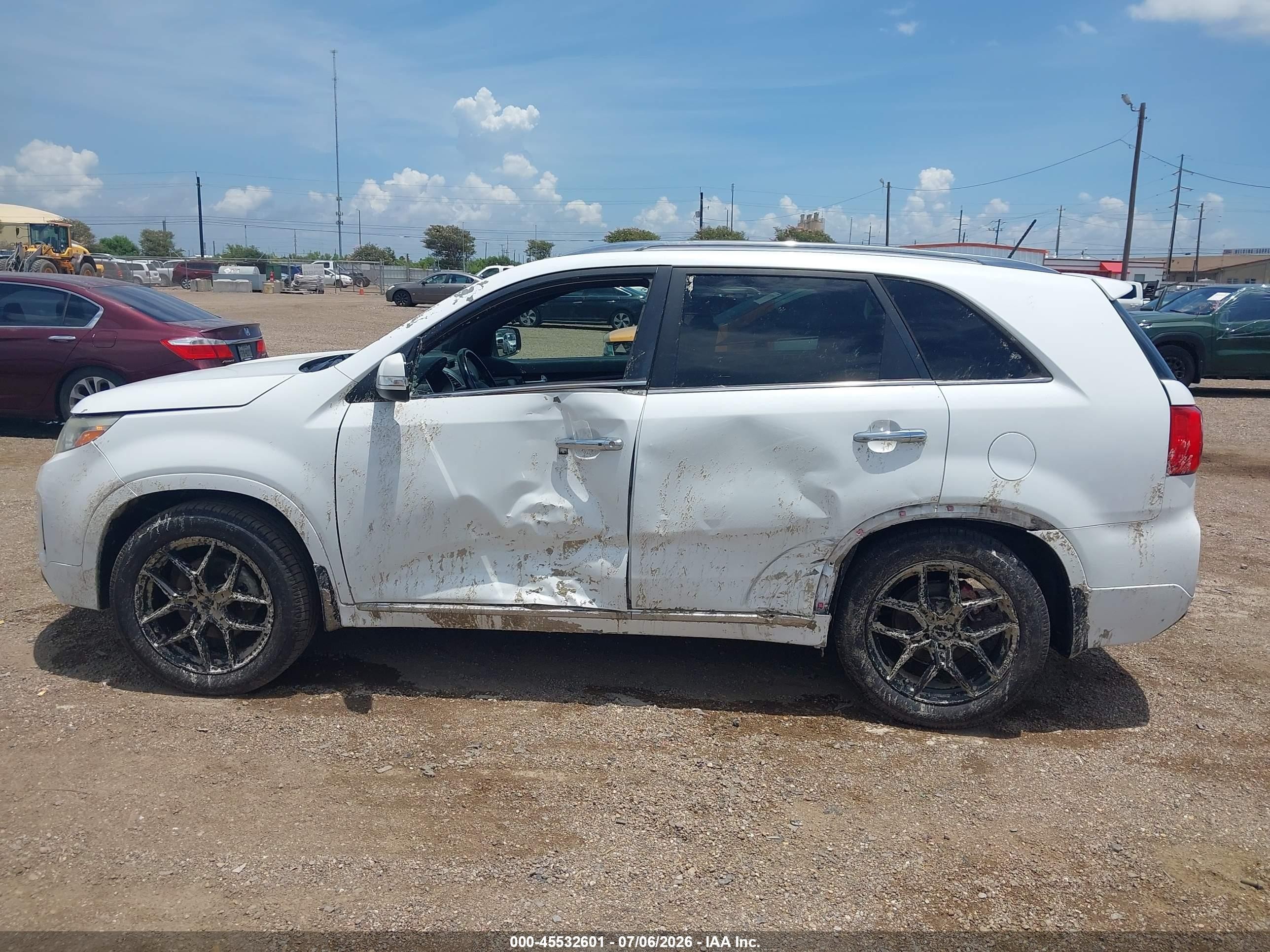 2014 Kia Sorento Limited V6 White vin: 5XYKW4A79EG490076