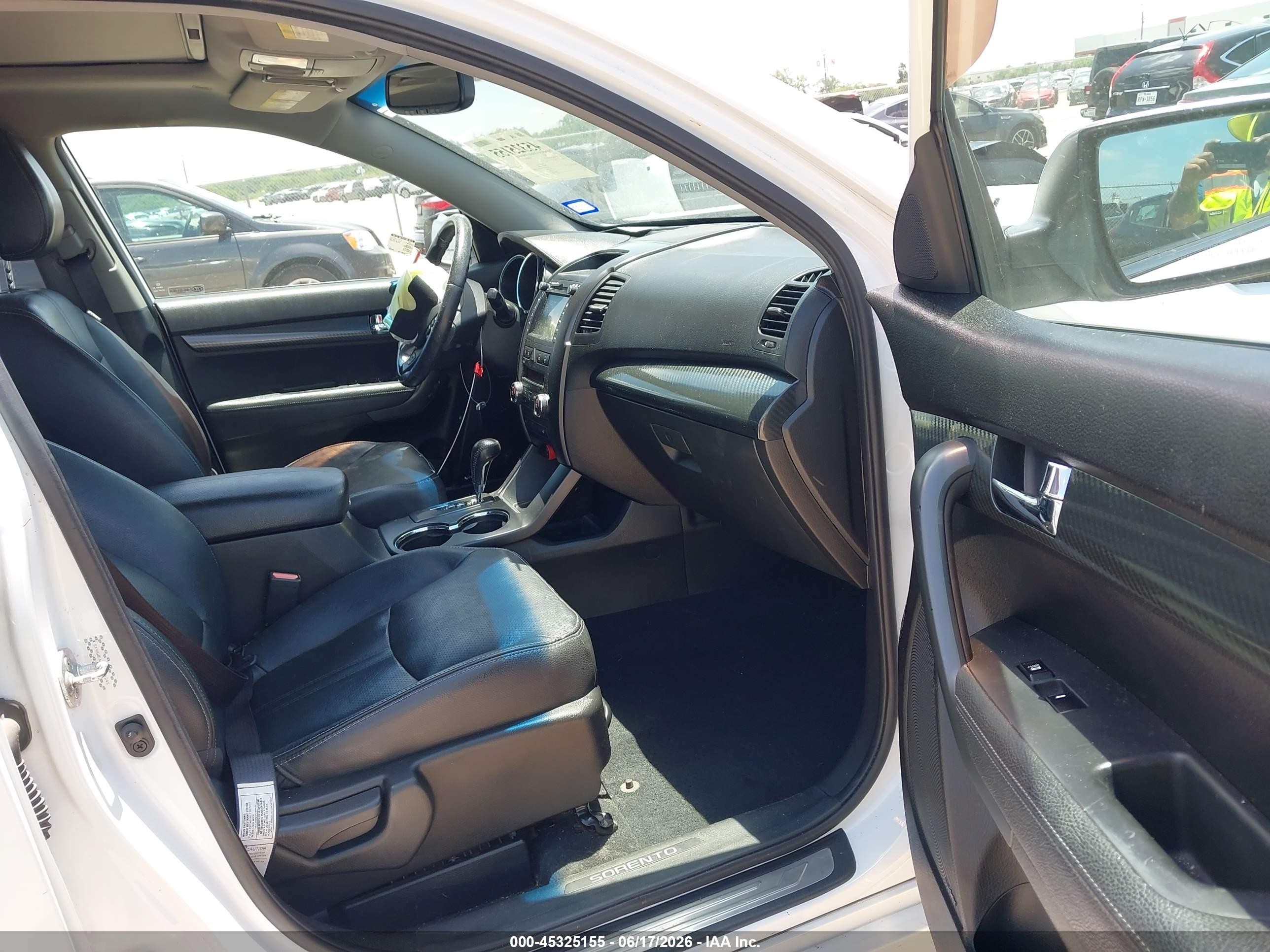 2011 Kia Sorento Sx V6 White vin: 5XYKWDA23BG121245