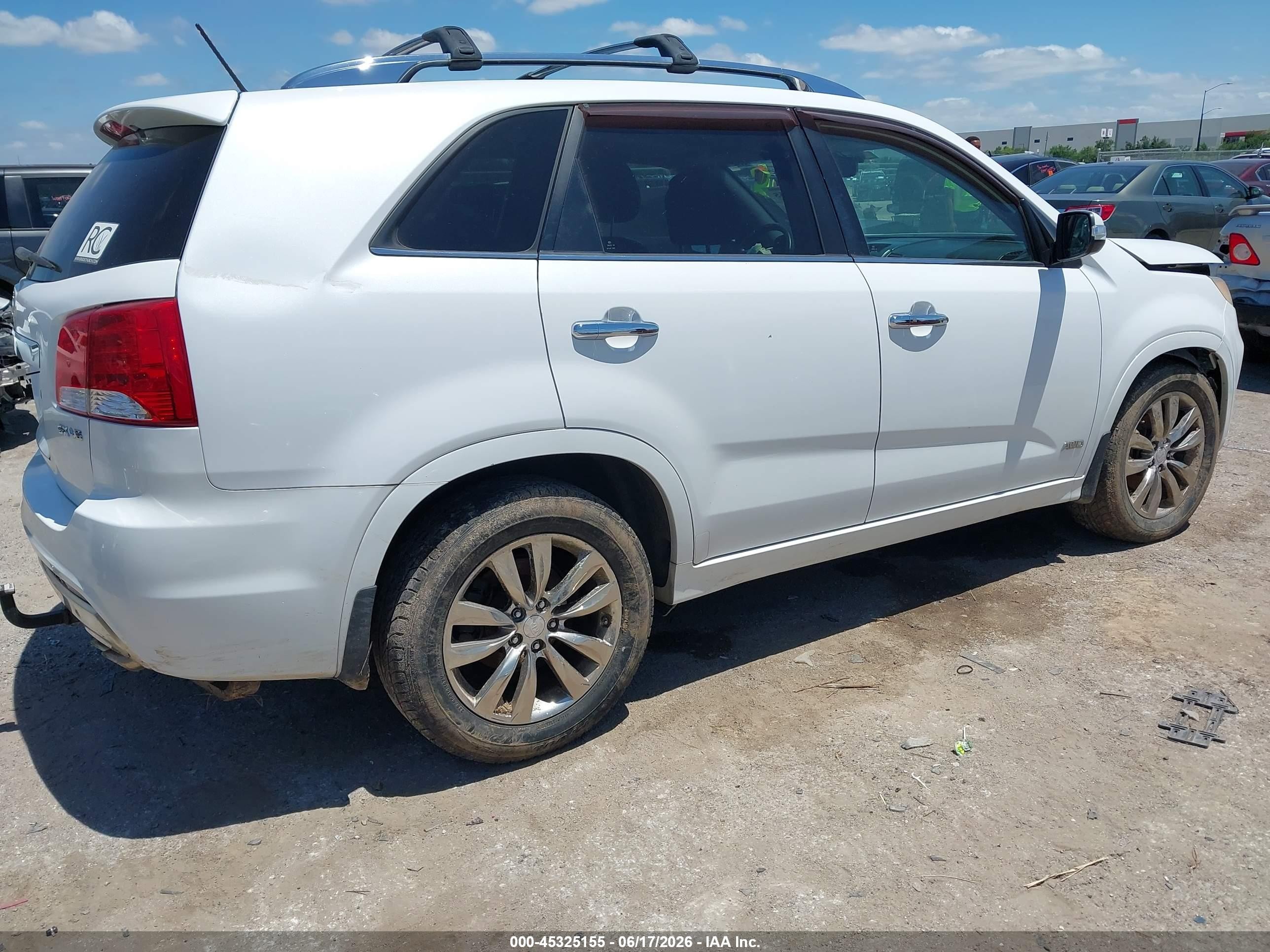 2011 Kia Sorento Sx V6 White vin: 5XYKWDA23BG121245