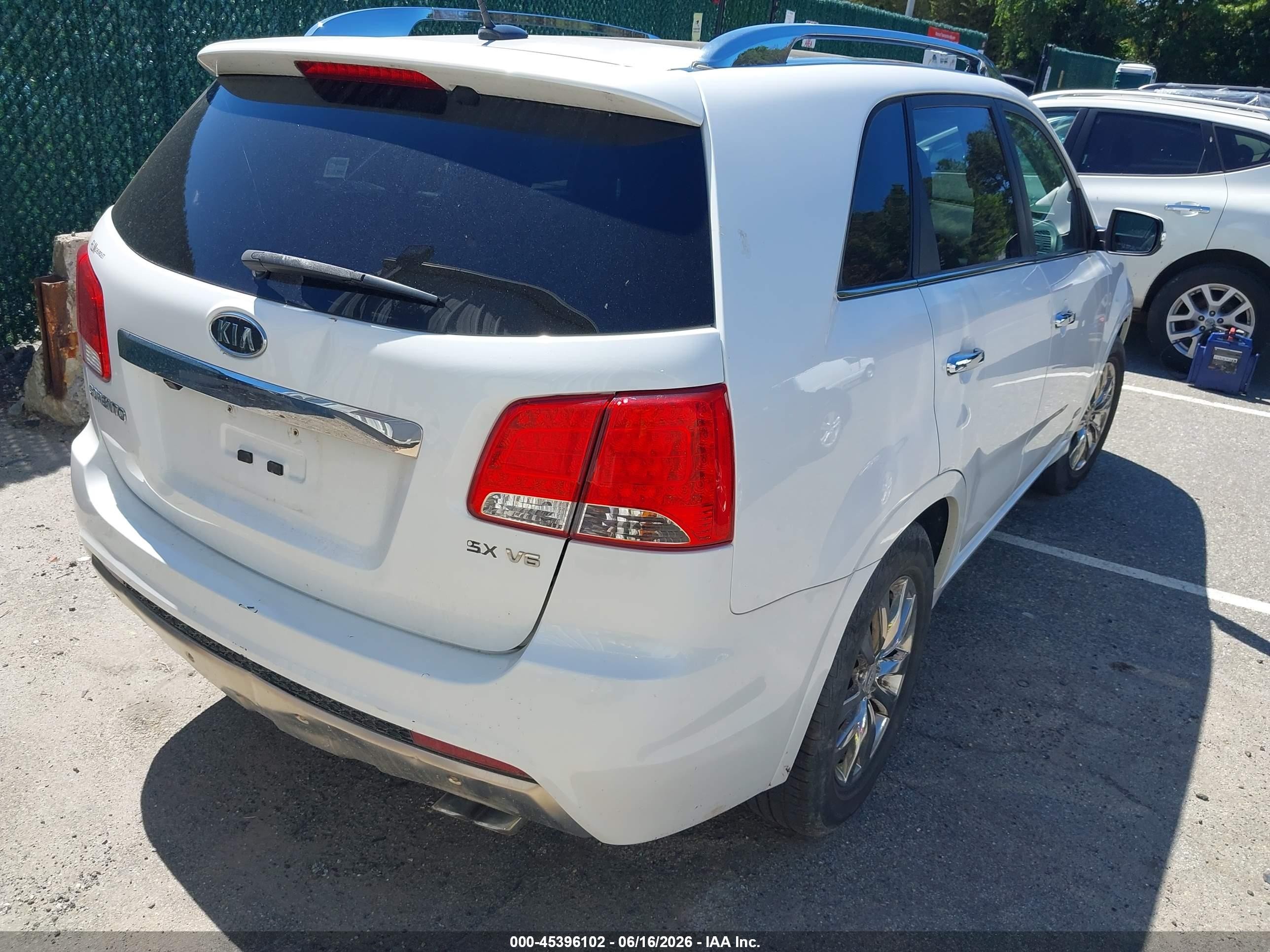 2011 Kia Sorento Sx V6 White vin: 5XYKWDA24BG098882