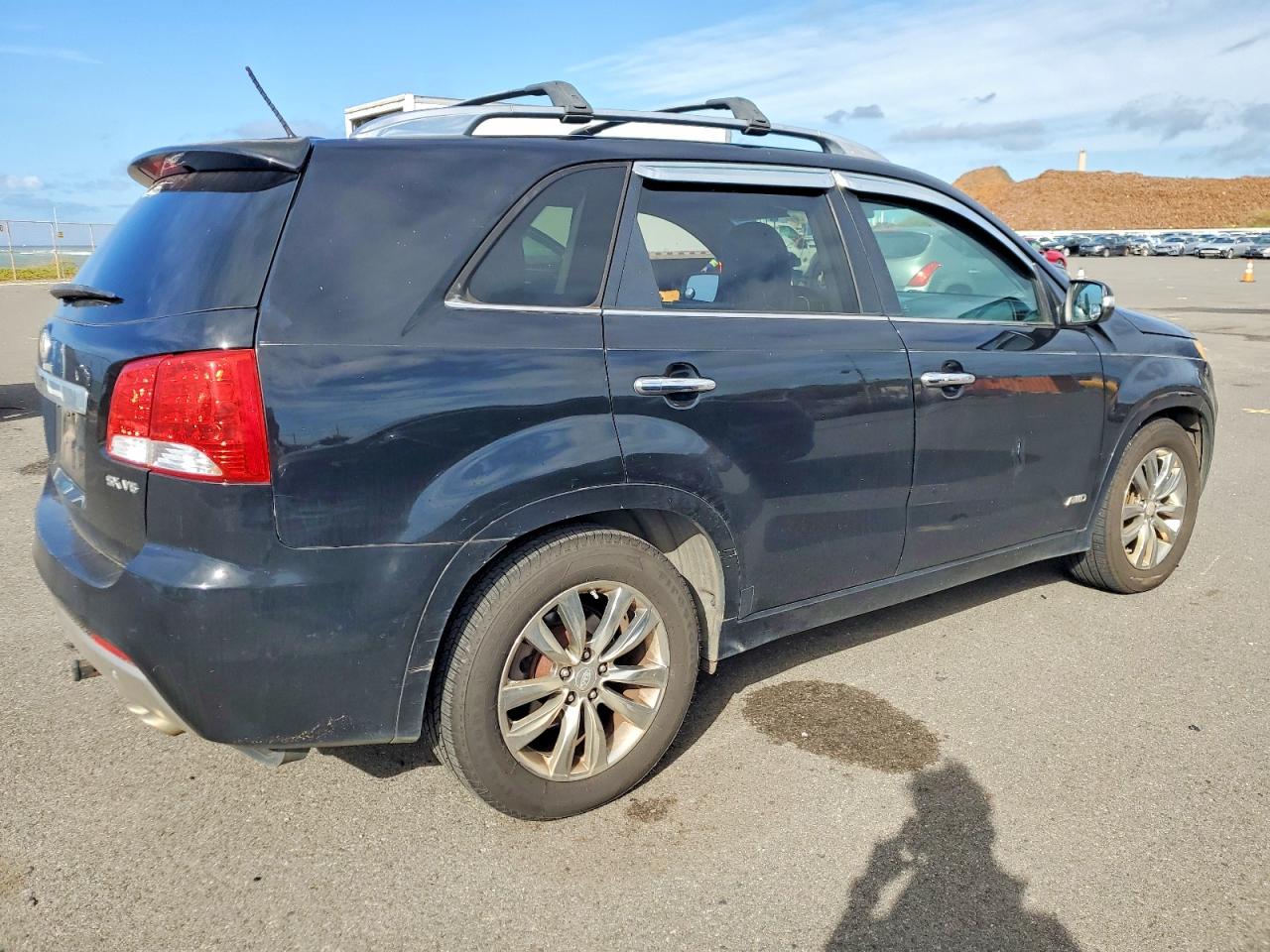 2011 Kia Sorento Black vin: 5XYKWDA24BG161950