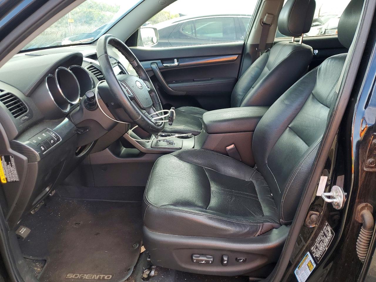 2011 Kia Sorento Black vin: 5XYKWDA24BG161950