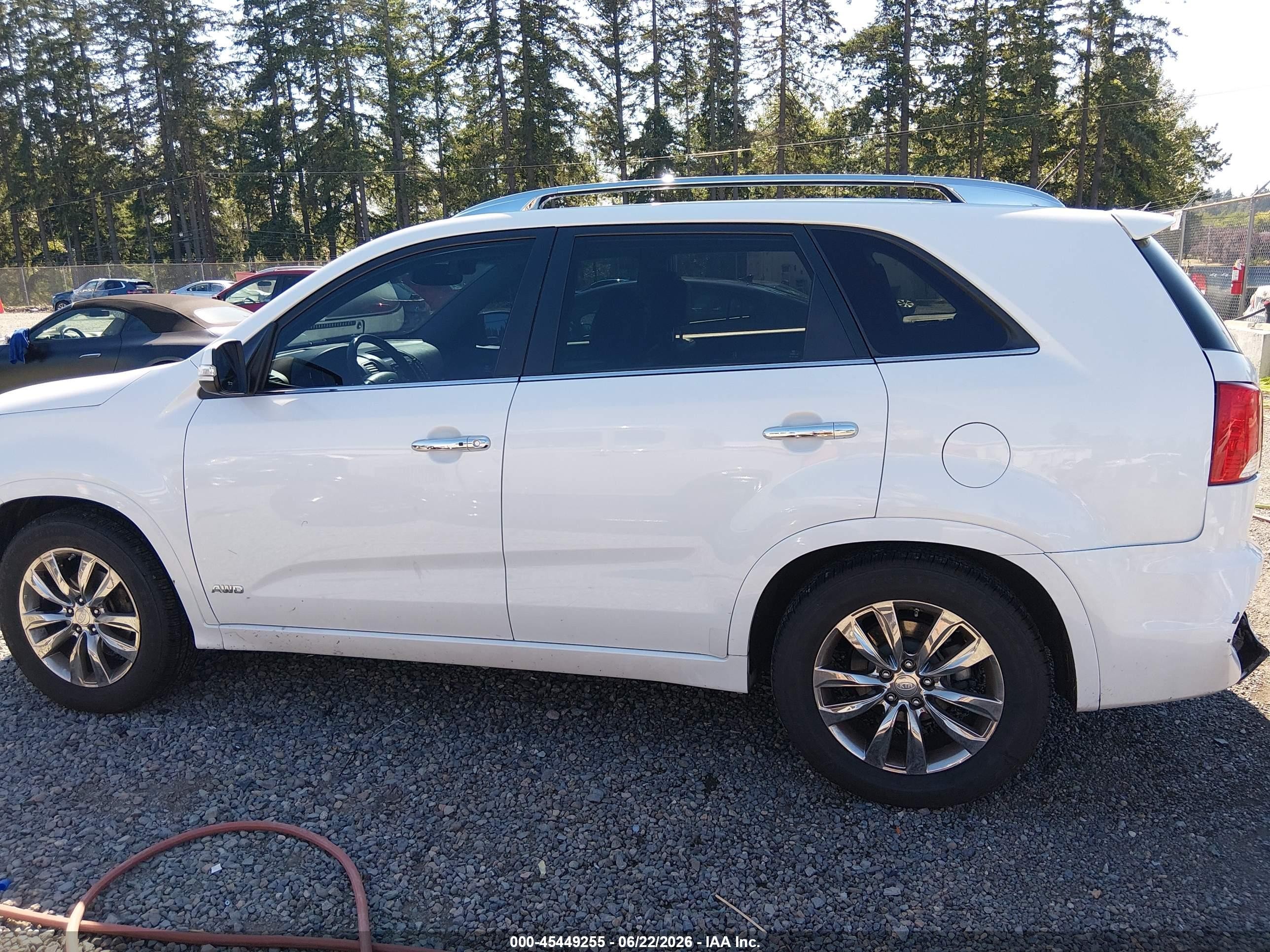 2012 Kia Sorento Sx V6 White vin: 5XYKWDA26CG302874