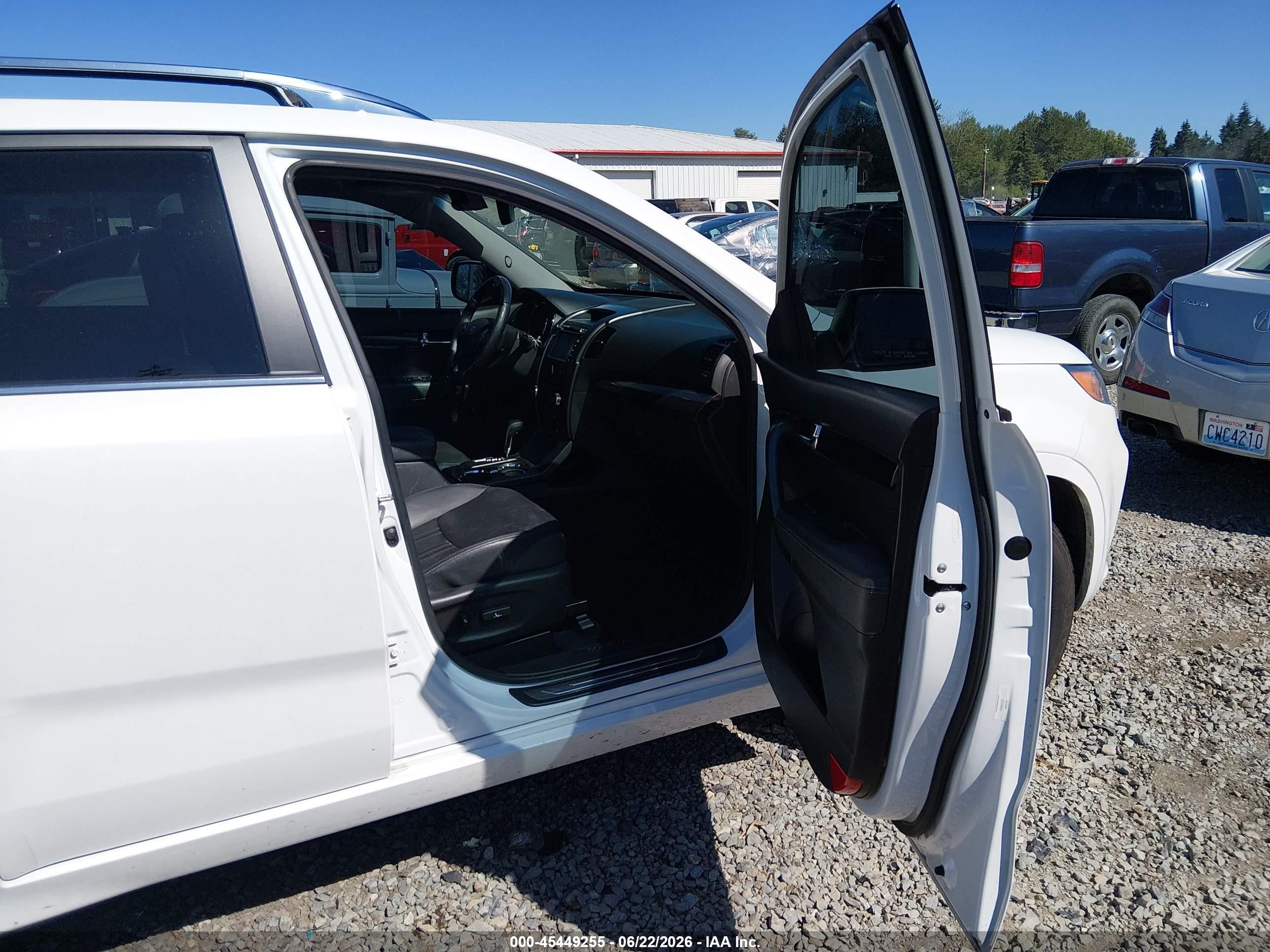 2012 Kia Sorento Sx V6 White vin: 5XYKWDA26CG302874