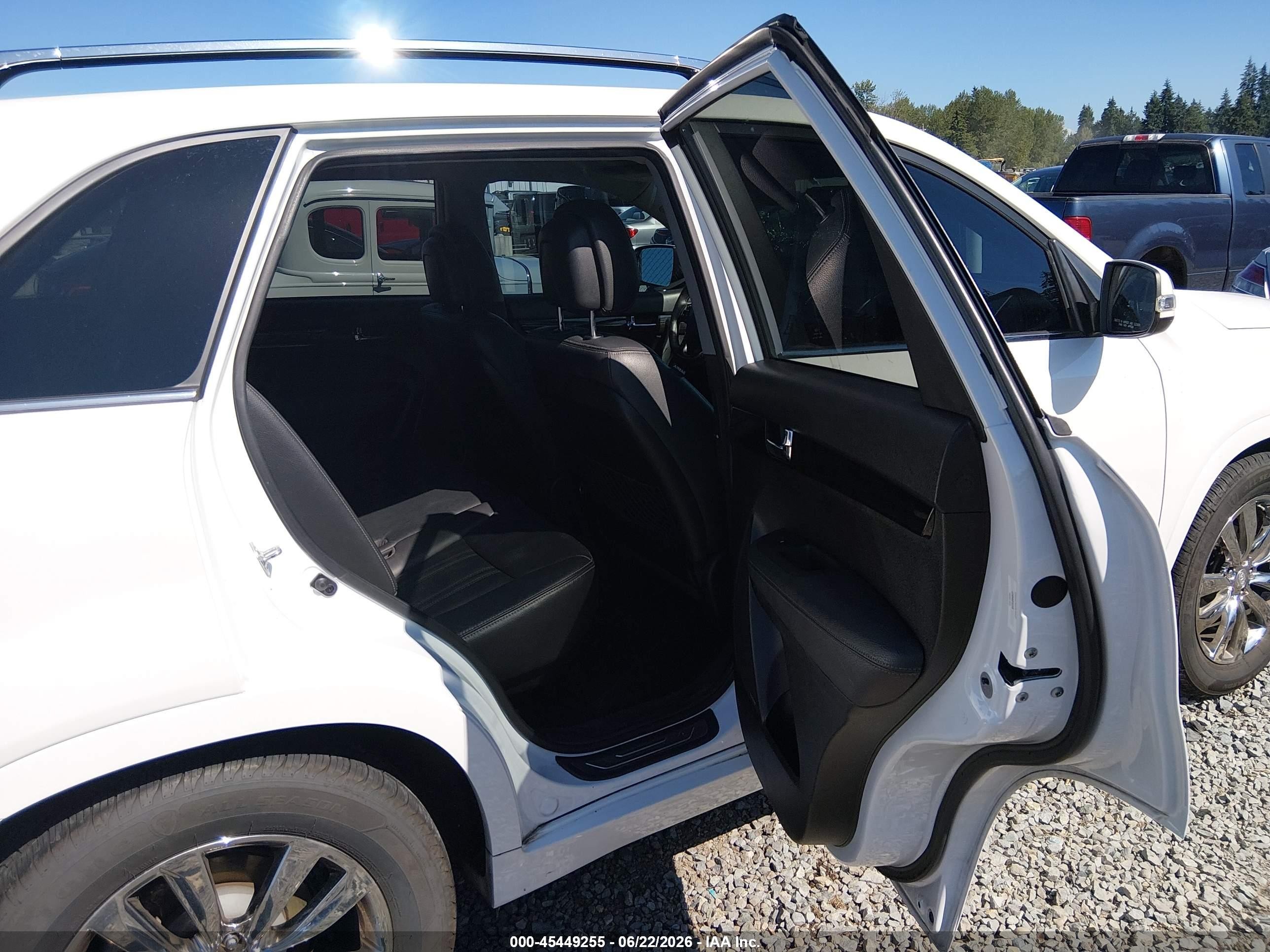 2012 Kia Sorento Sx V6 White vin: 5XYKWDA26CG302874