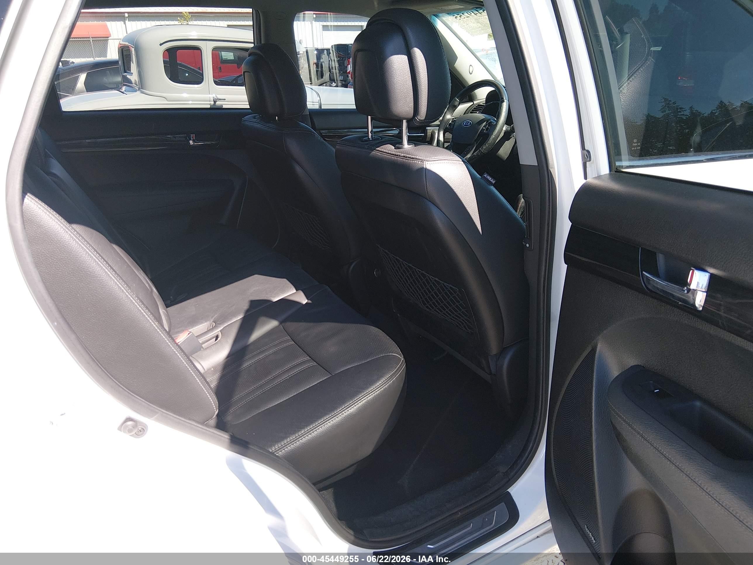 2012 Kia Sorento Sx V6 White vin: 5XYKWDA26CG302874