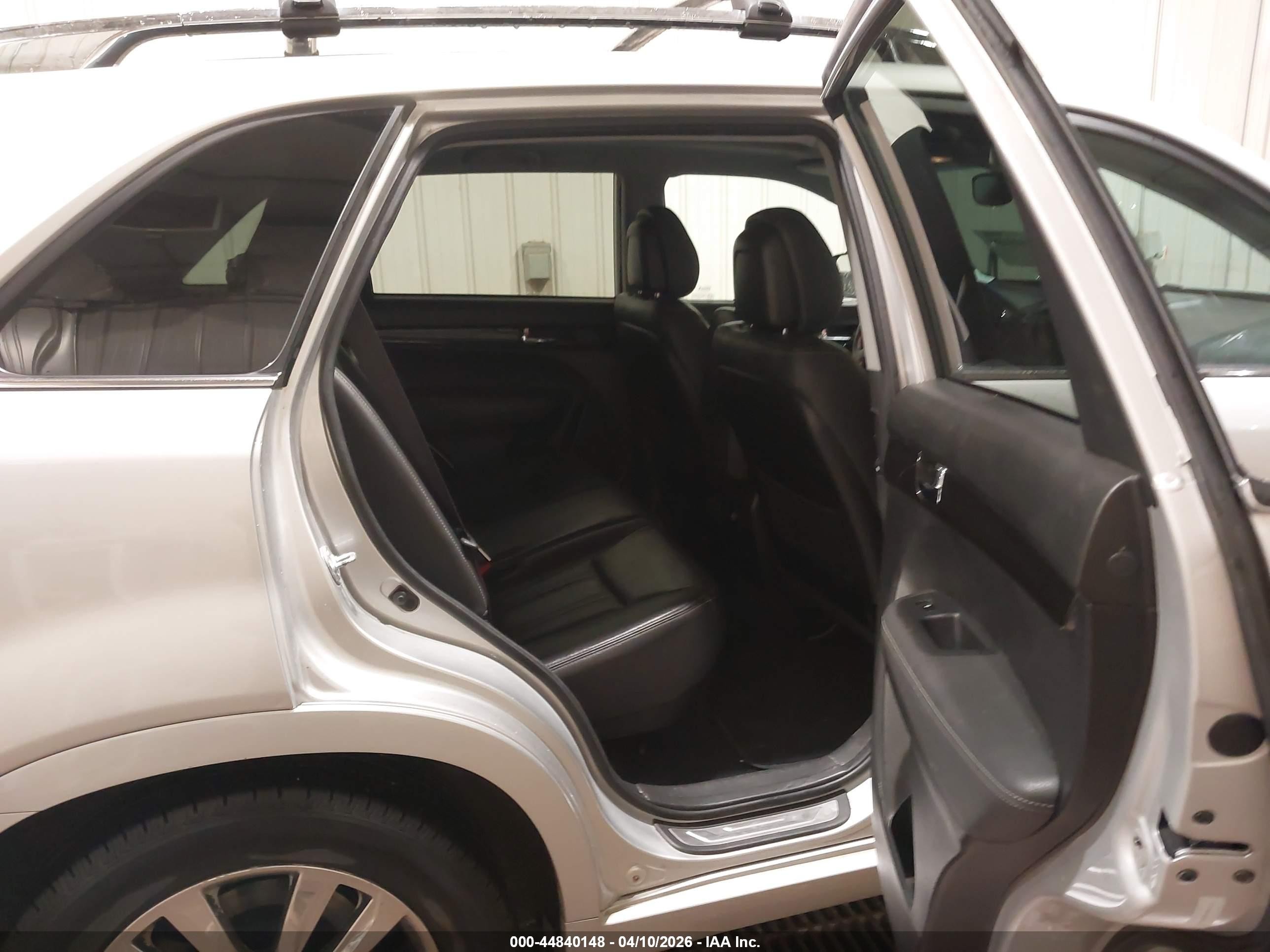 2012 Kia Sorento Sx V6 Серебряный vin: 5XYKWDA28CG193012