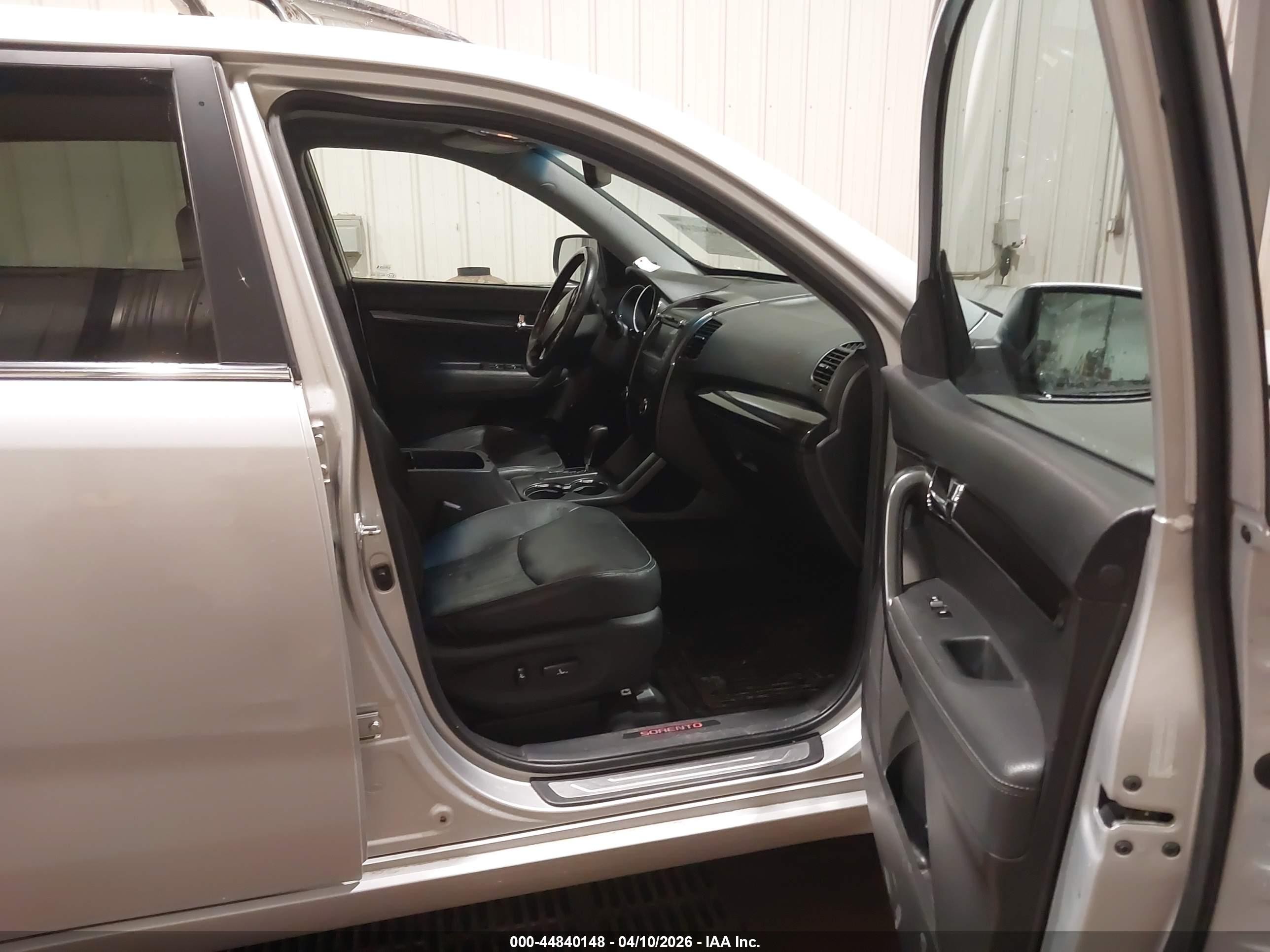 2012 Kia Sorento Sx V6 Серебряный vin: 5XYKWDA28CG193012