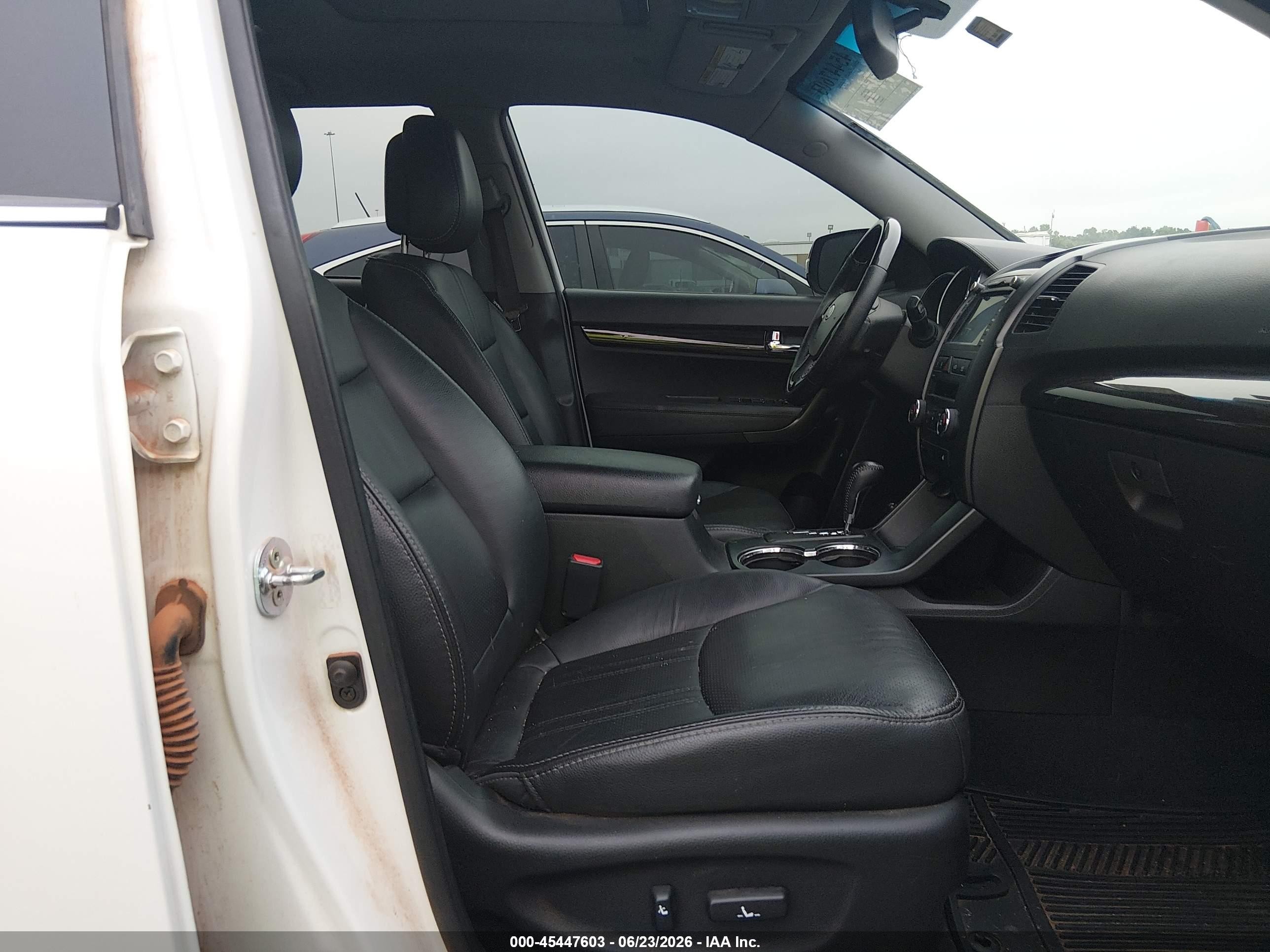2012 Kia Sorento Sx V6 White vin: 5XYKWDA29CG274018