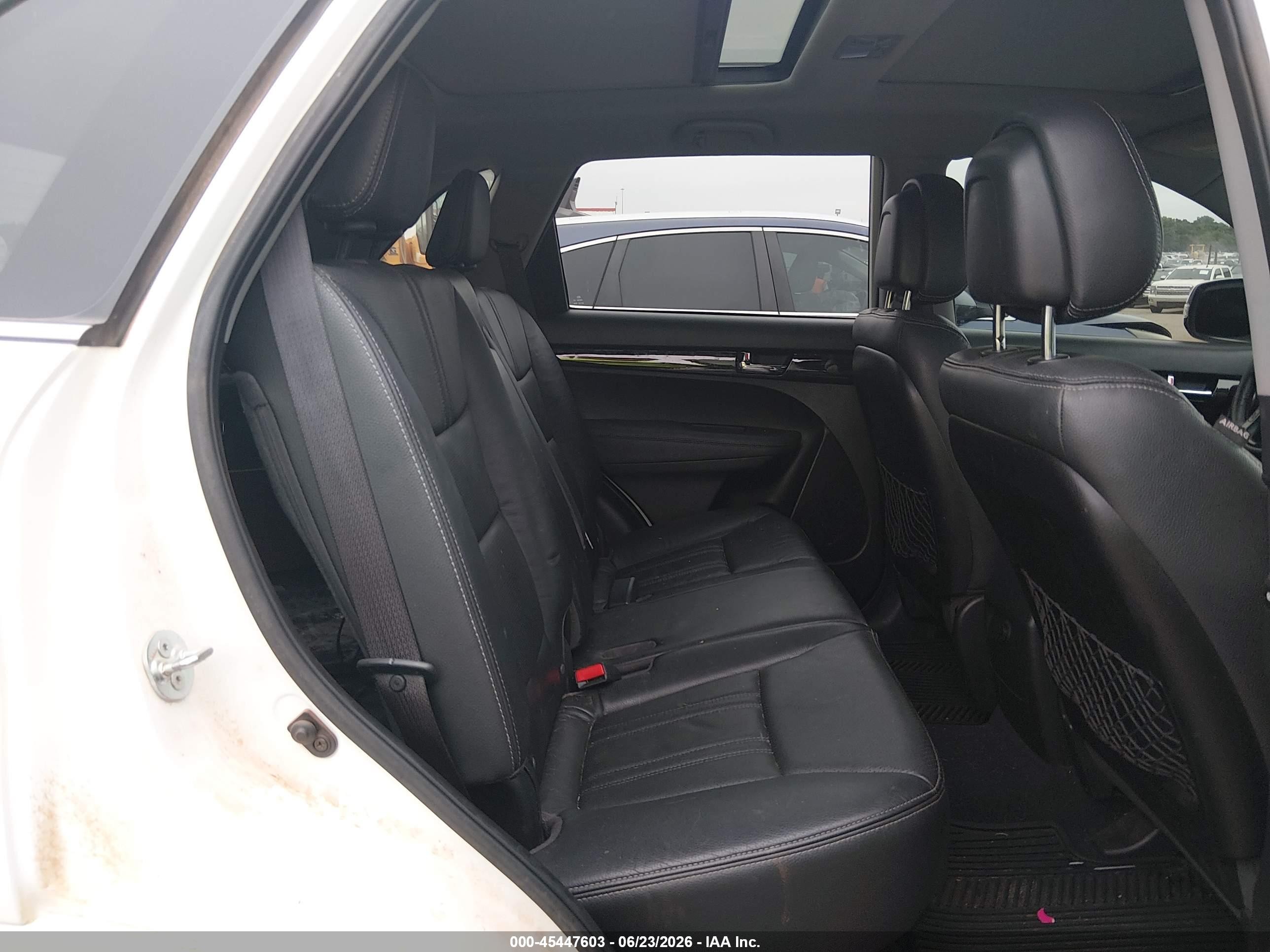 2012 Kia Sorento Sx V6 White vin: 5XYKWDA29CG274018