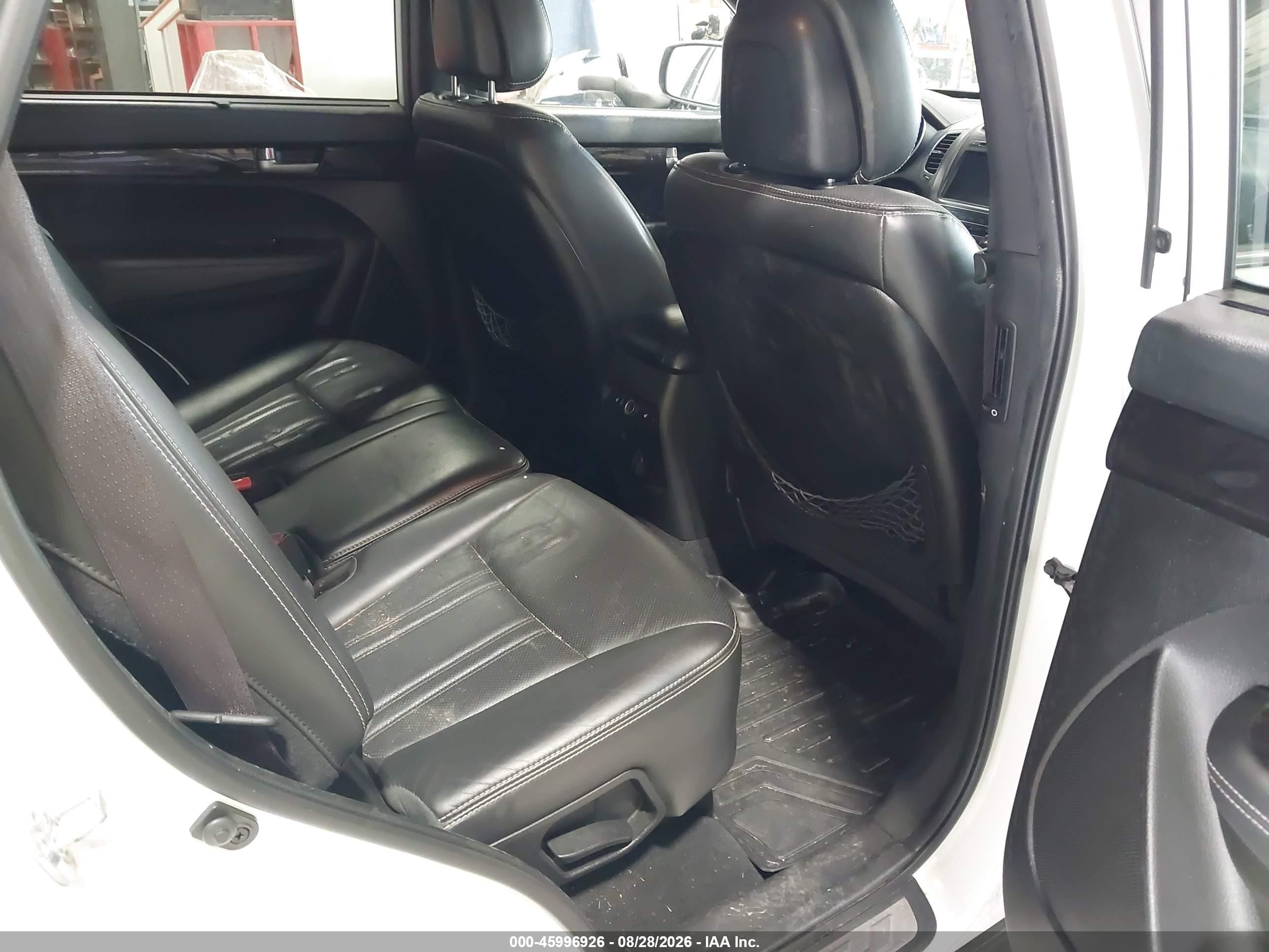 2014 Kia Sorento Limited V6 White vin: 5XYKWDA76EG486020
