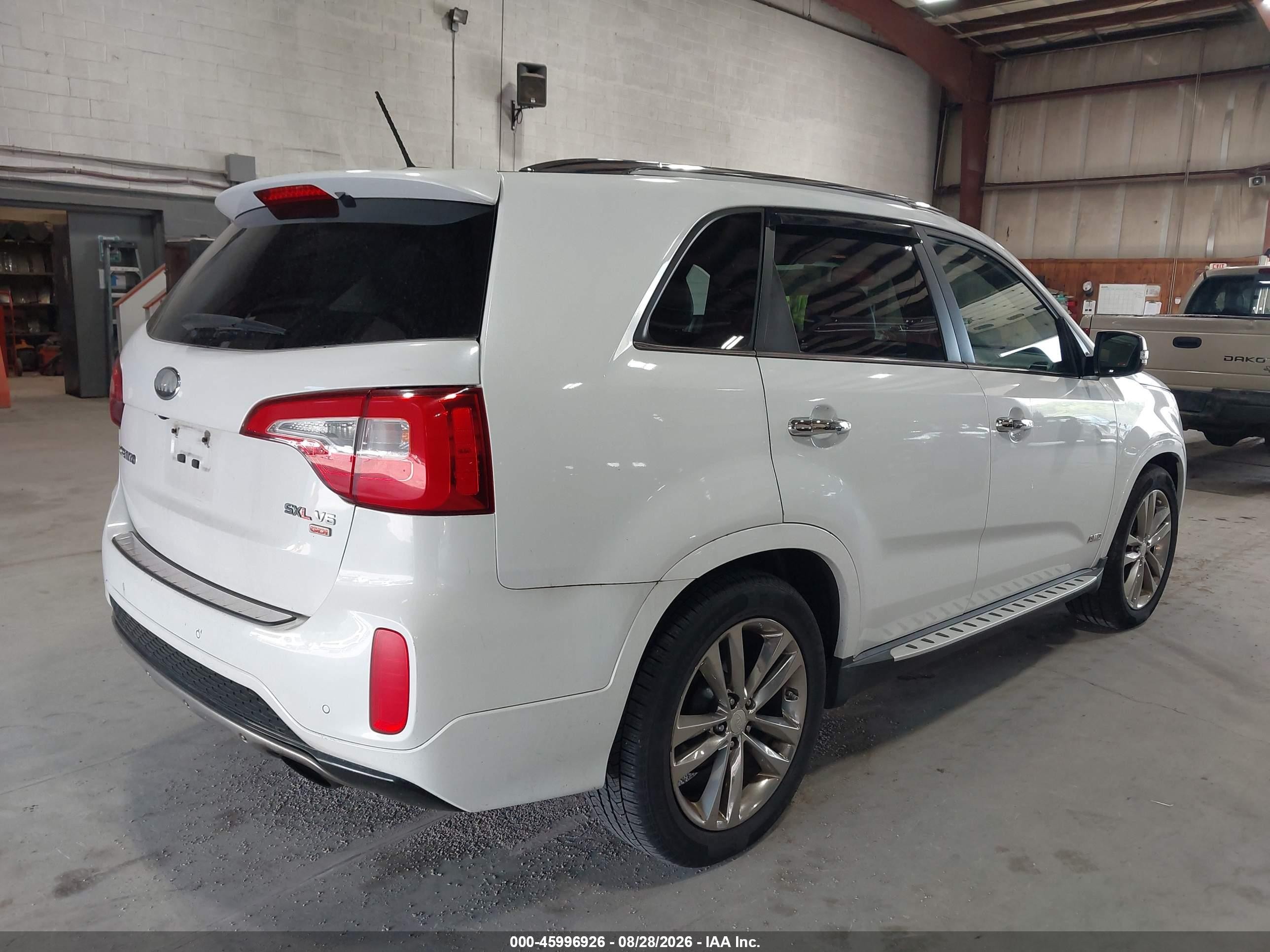 2014 Kia Sorento Limited V6 White vin: 5XYKWDA76EG486020