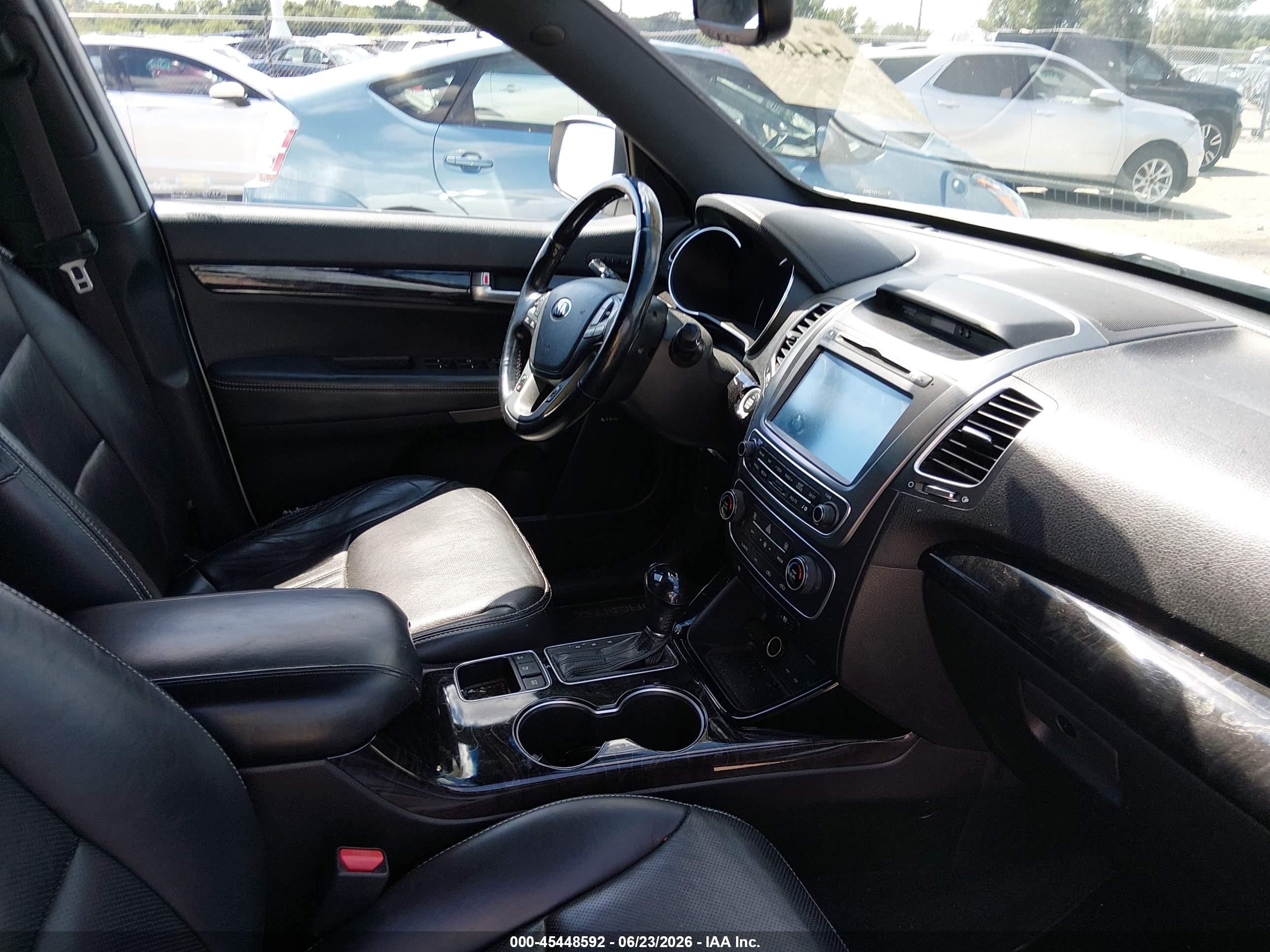 2014 Kia Sorento Limited V6 White vin: 5XYKWDA77EG466486
