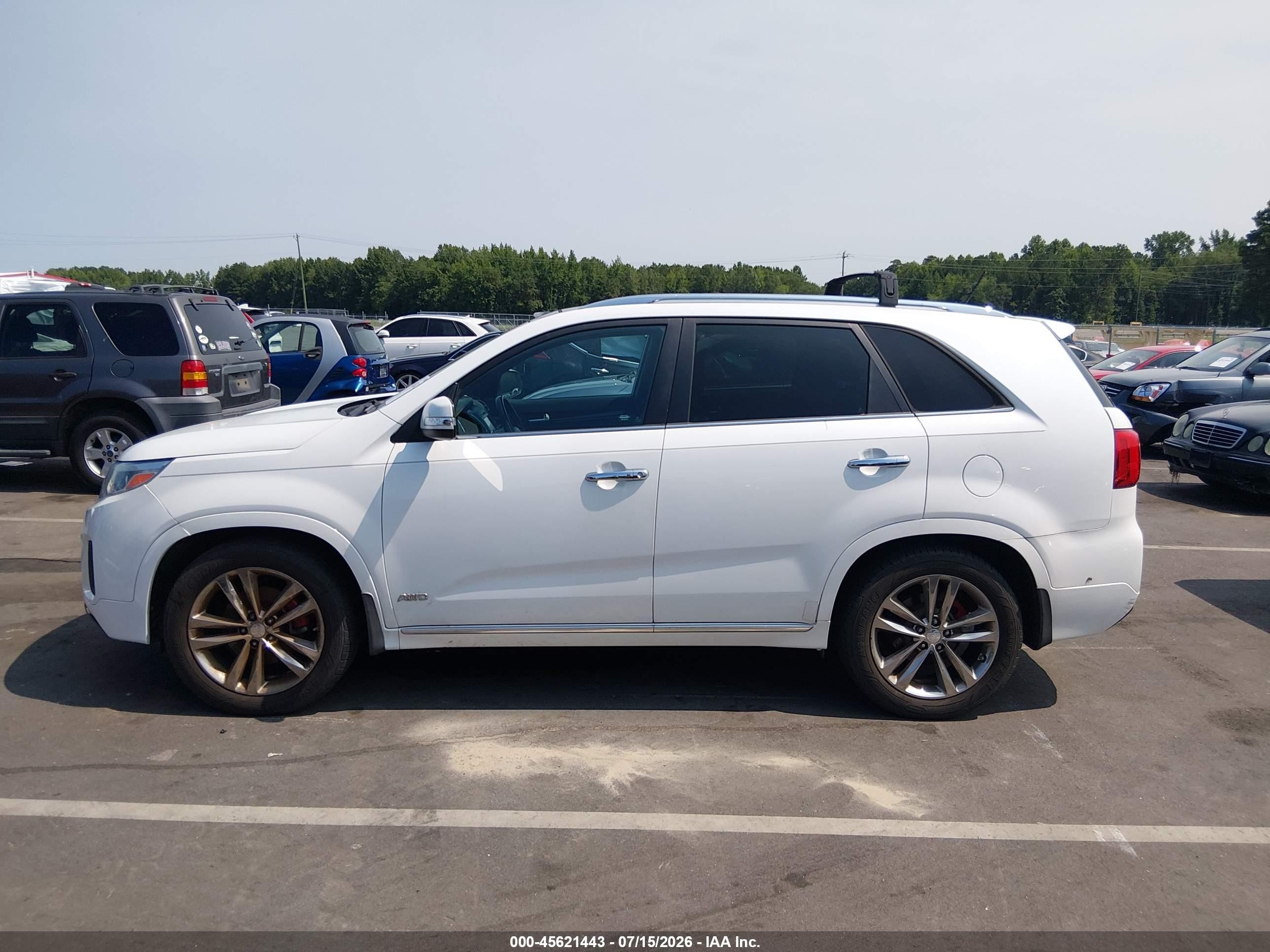2015 Kia Sorento Limited V6 White vin: 5XYKWDA7XFG609643
