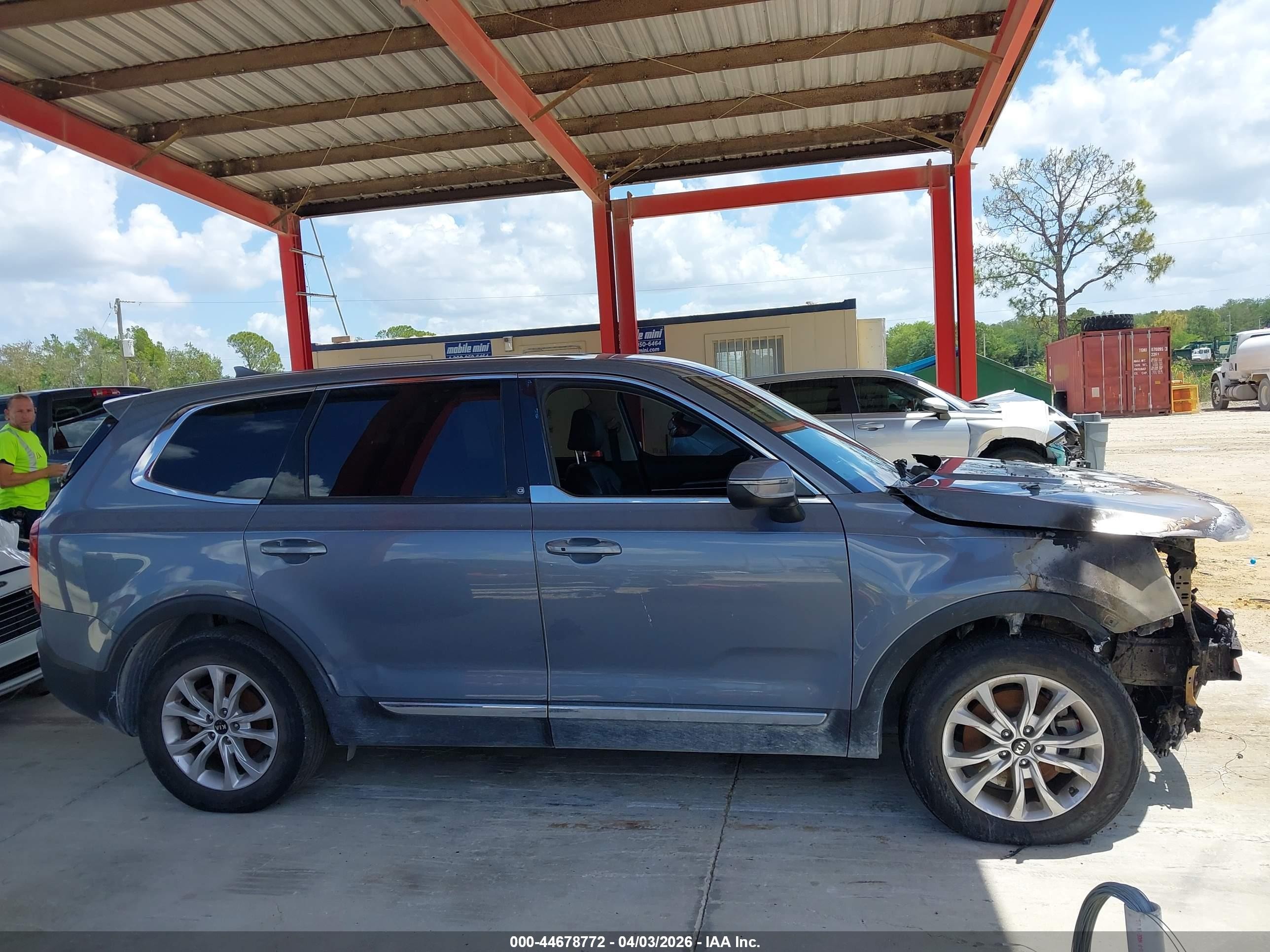 2020 Kia Telluride Lx Silver vin: 5XYP24HC8LG009431