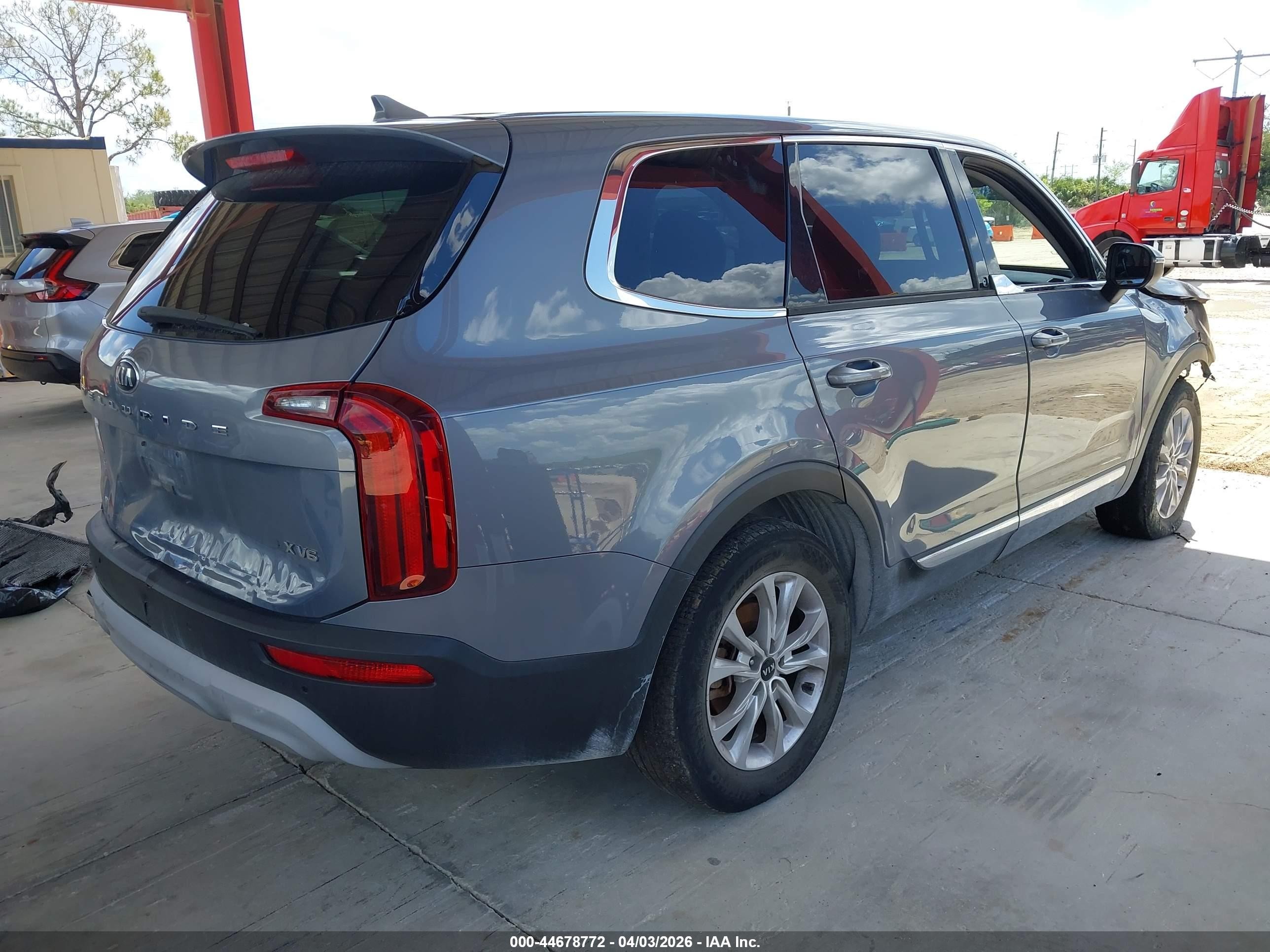 2020 Kia Telluride Lx Silver vin: 5XYP24HC8LG009431