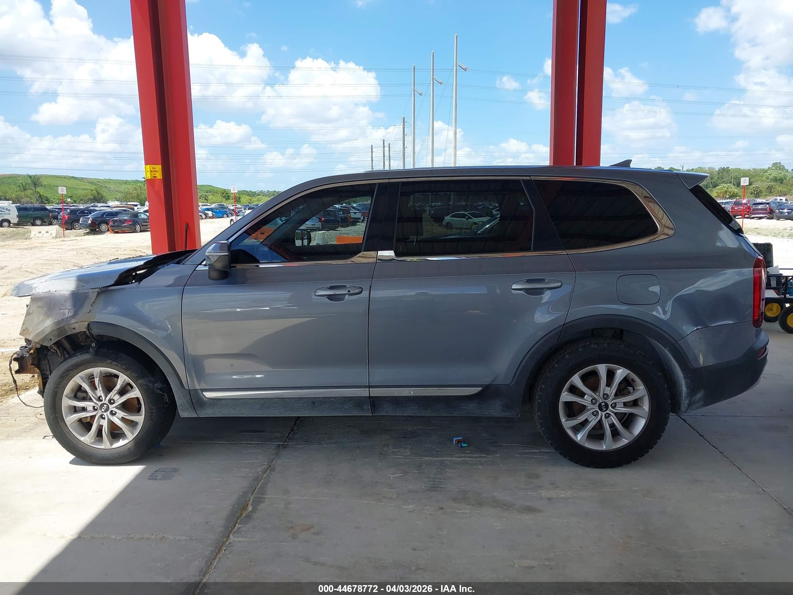 2020 Kia Telluride Lx Silver vin: 5XYP24HC8LG009431