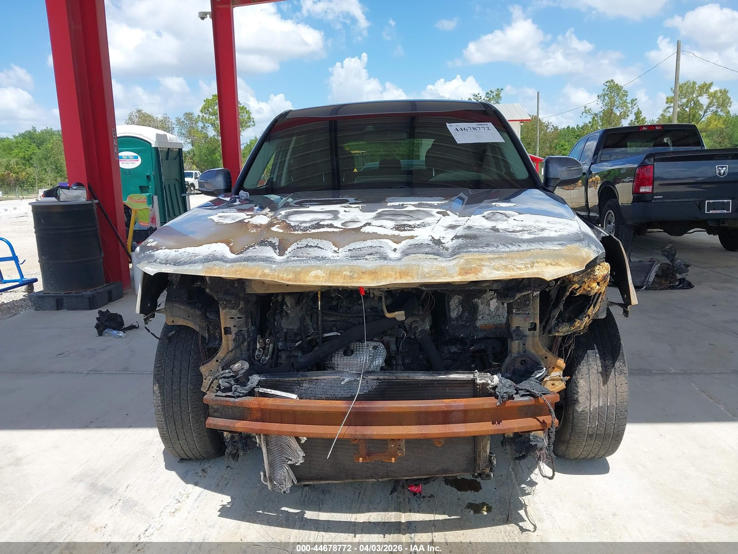 2020 Kia Telluride Lx Silver vin: 5XYP24HC8LG009431