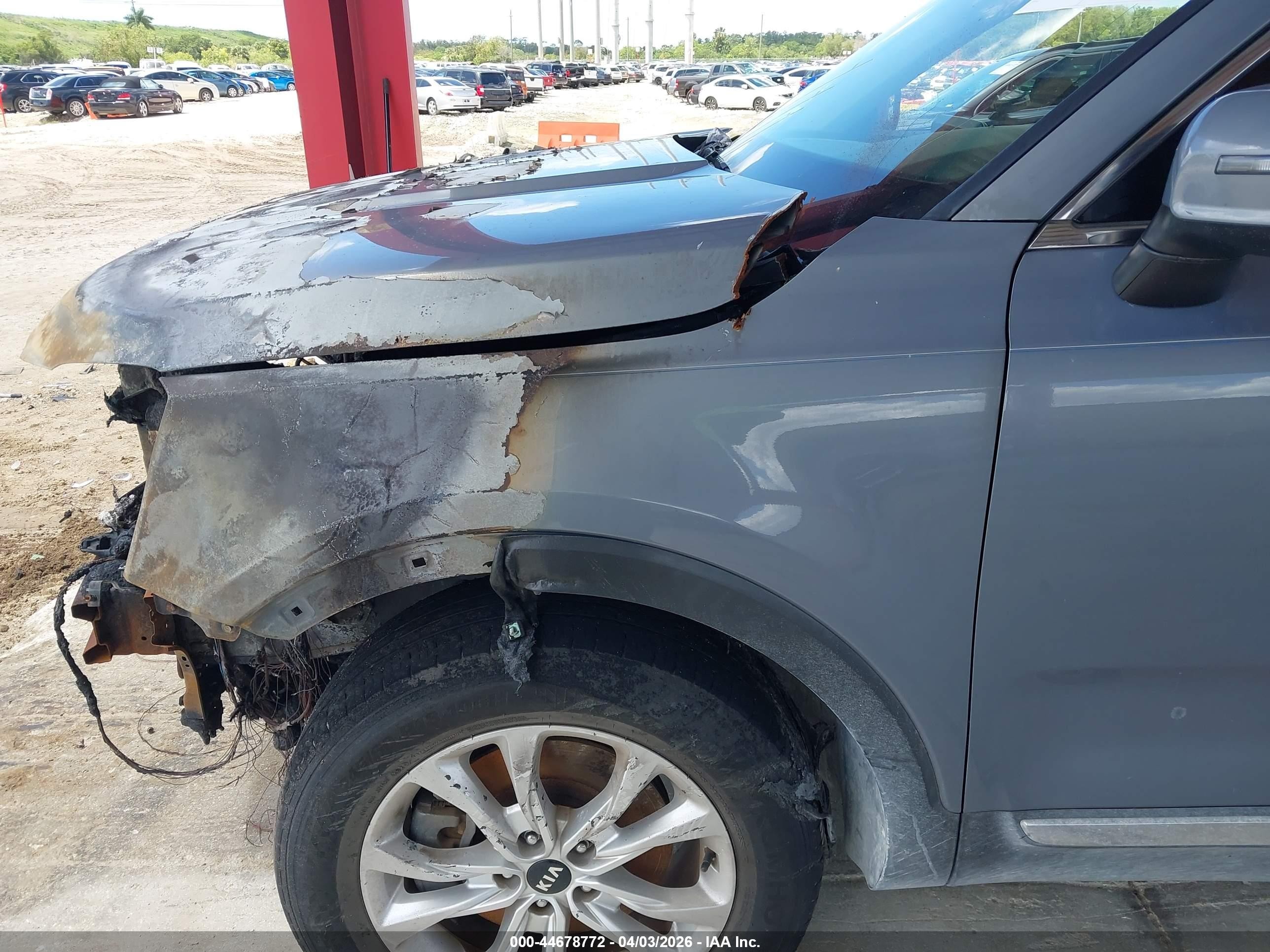 2020 Kia Telluride Lx Silver vin: 5XYP24HC8LG009431