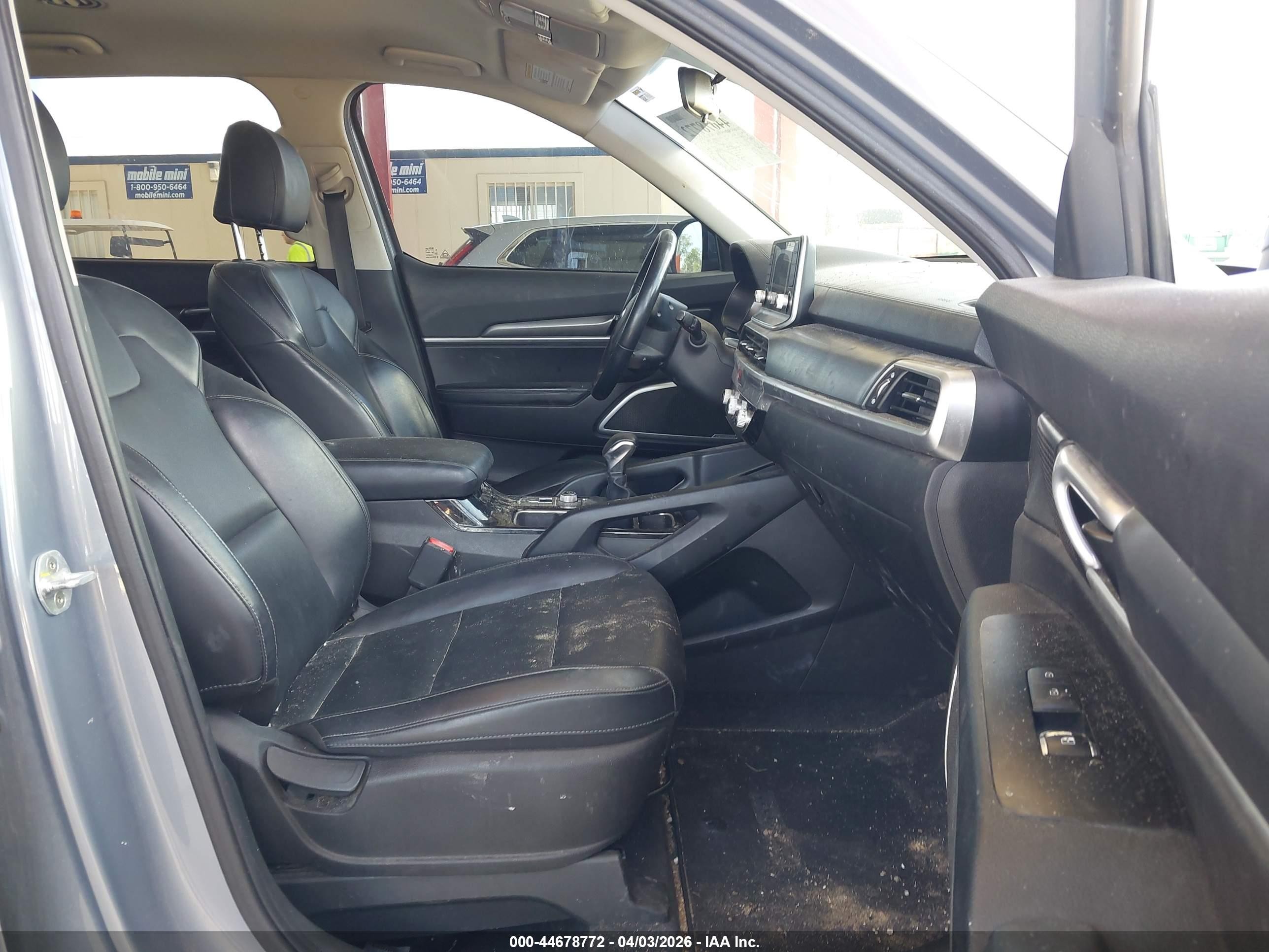 2020 Kia Telluride Lx Silver vin: 5XYP24HC8LG009431