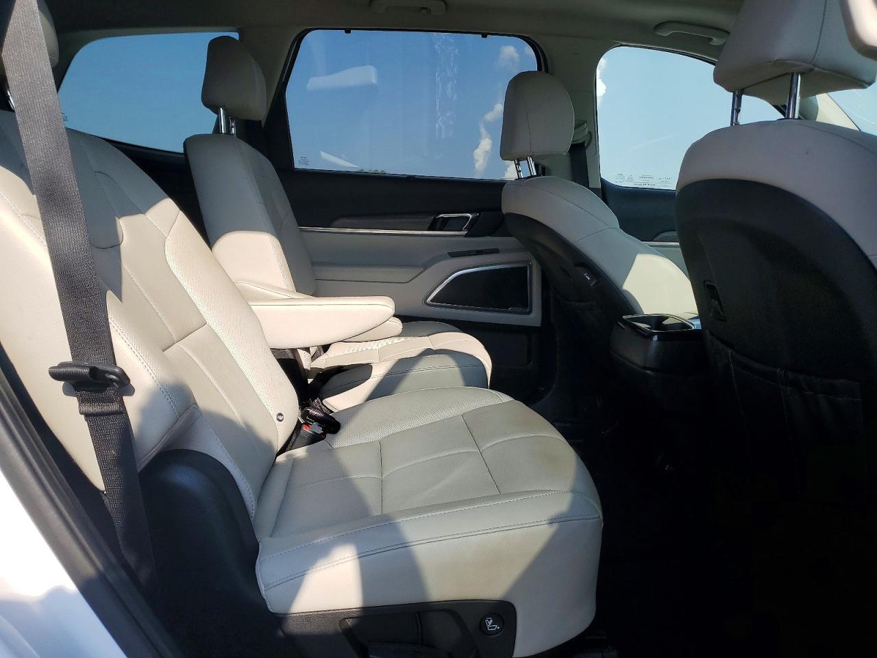 2022 Kia Telluride Ex White vin: 5XYP34HC6NG208414