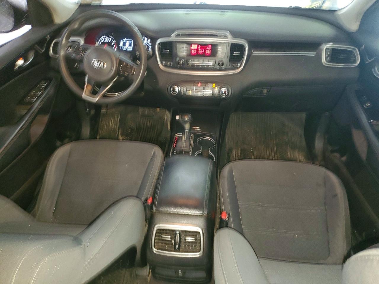 2017 Kia Sorento L Серебряный vin: 5XYPG4A30HG249110