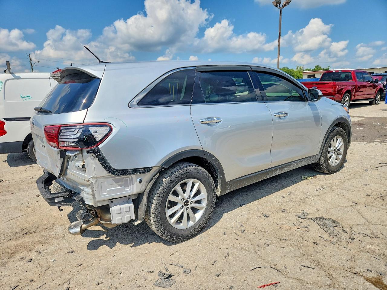 2019 Kia Sorento L Серебряный vin: 5XYPG4A30KG582818