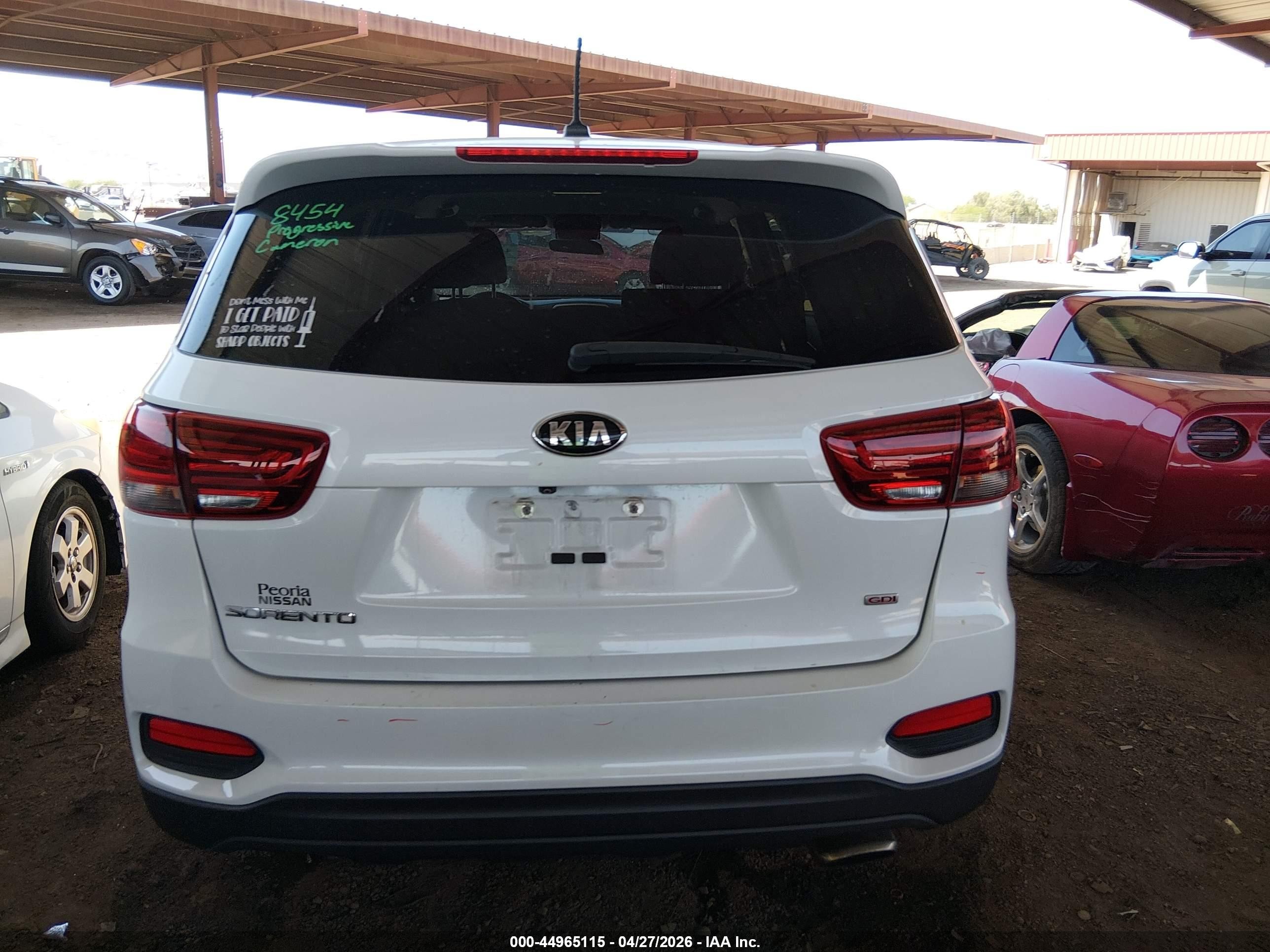 2019 Kia Sorento 2.4l L White vin: 5XYPG4A32KG611767
