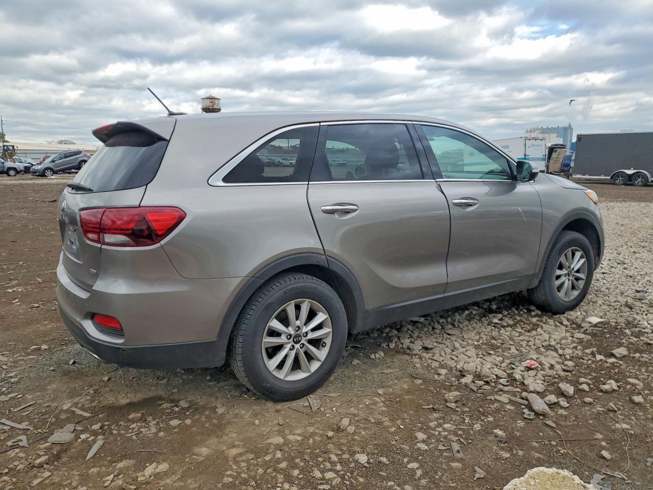 2019 Kia Sorento L Gray vin: 5XYPG4A33KG530423