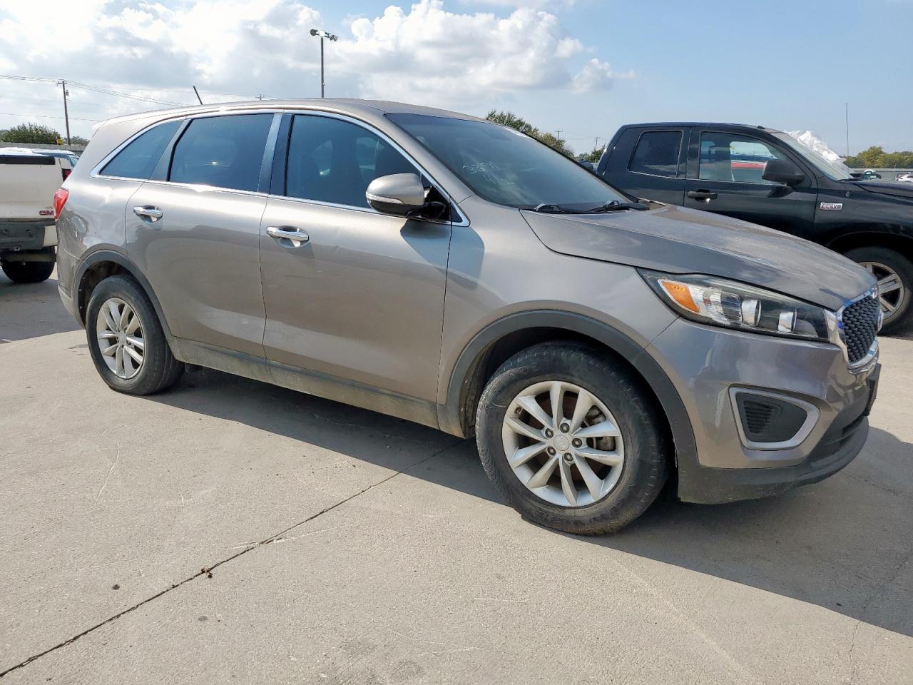2018 Kia Sorento Lx Tan vin: 5XYPG4A34JG412718
