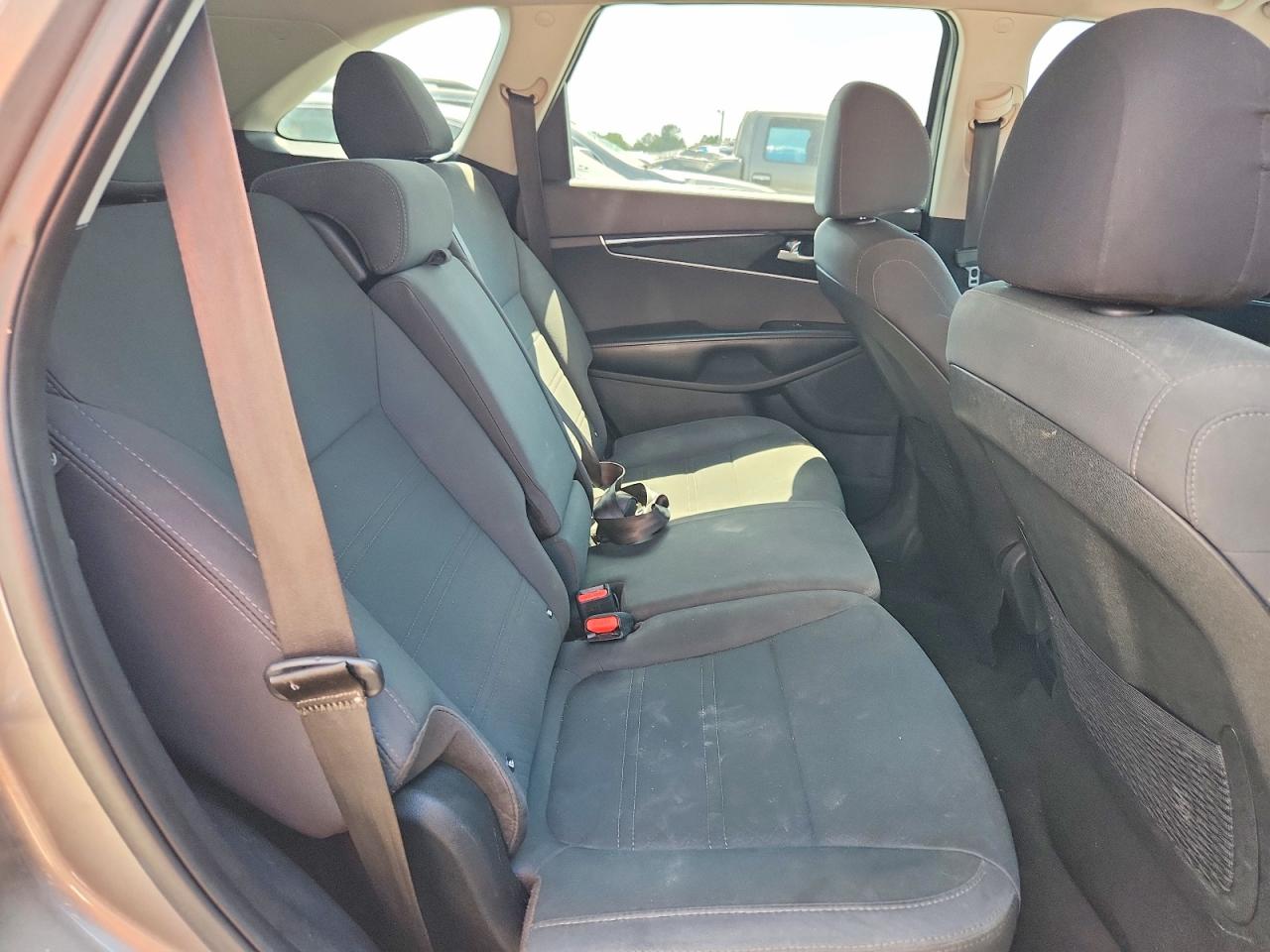 2019 Kia Sorento Lx Gray vin: 5XYPG4A35KG499322