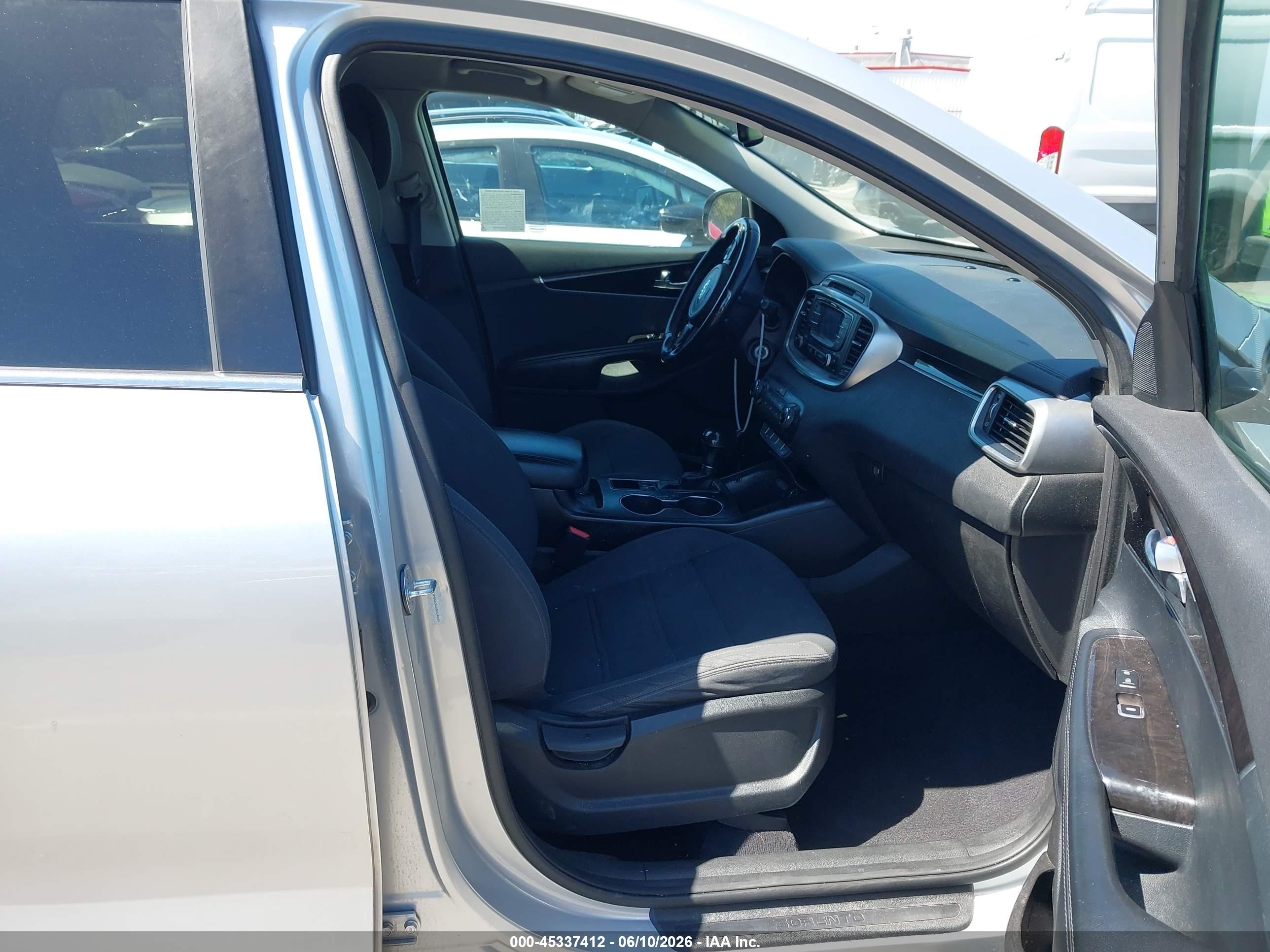 2016 Kia Sorento 2.4l Lx Silver vin: 5XYPG4A36GG034006