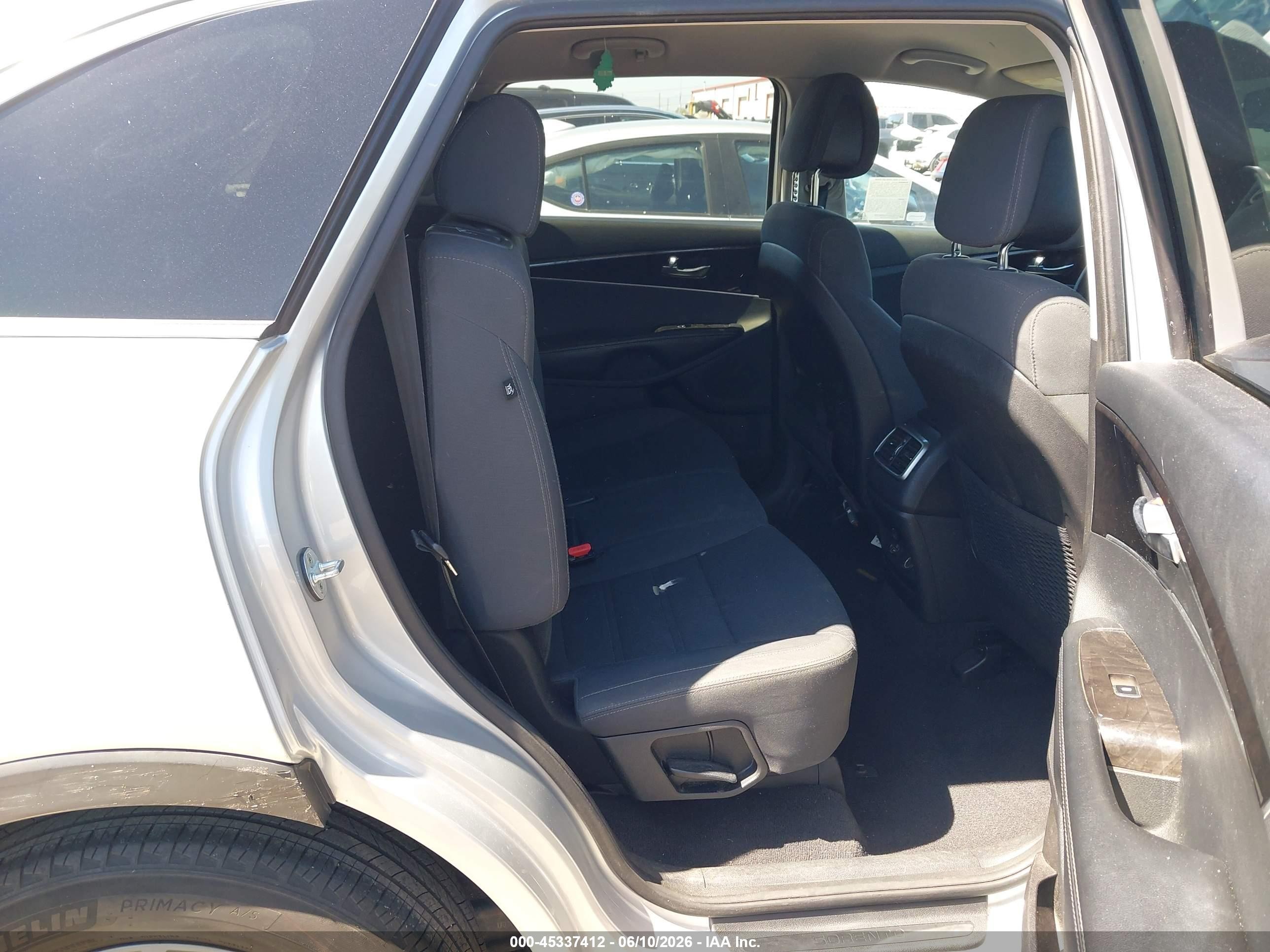 2016 Kia Sorento 2.4l Lx Silver vin: 5XYPG4A36GG034006