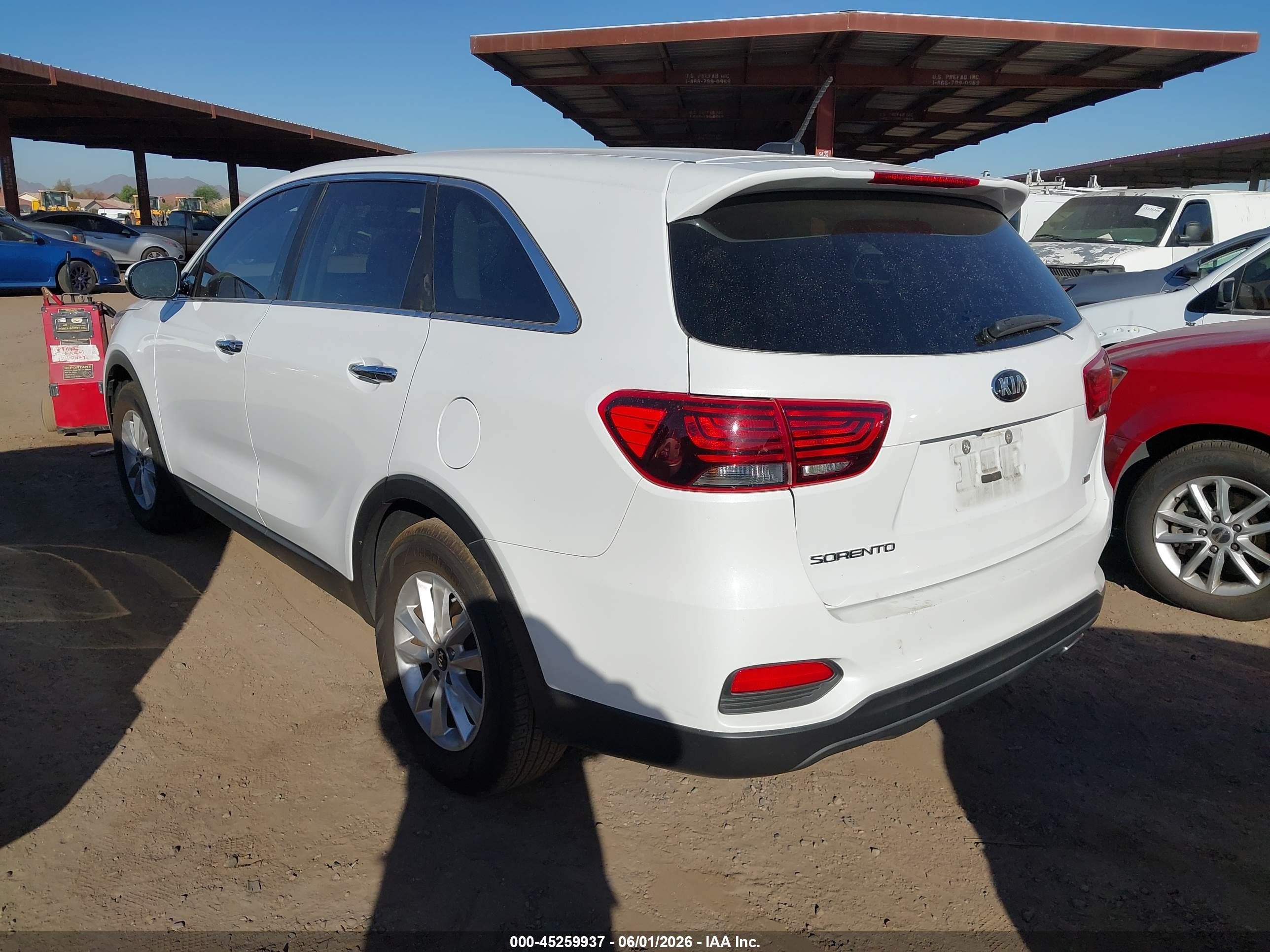 2020 Kia Sorento 2.4l L White vin: 5XYPG4A37LG682979