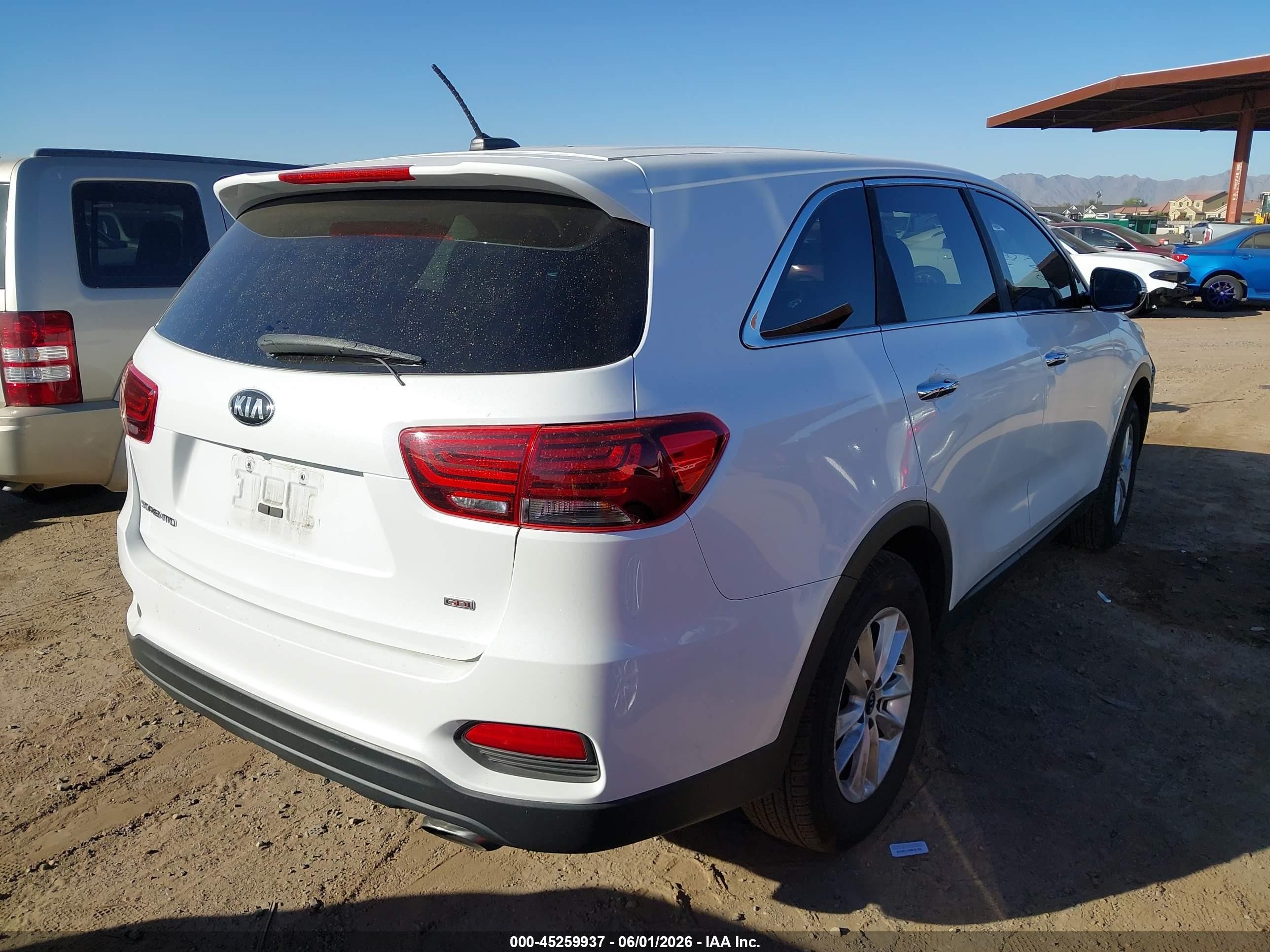 2020 Kia Sorento 2.4l L White vin: 5XYPG4A37LG682979