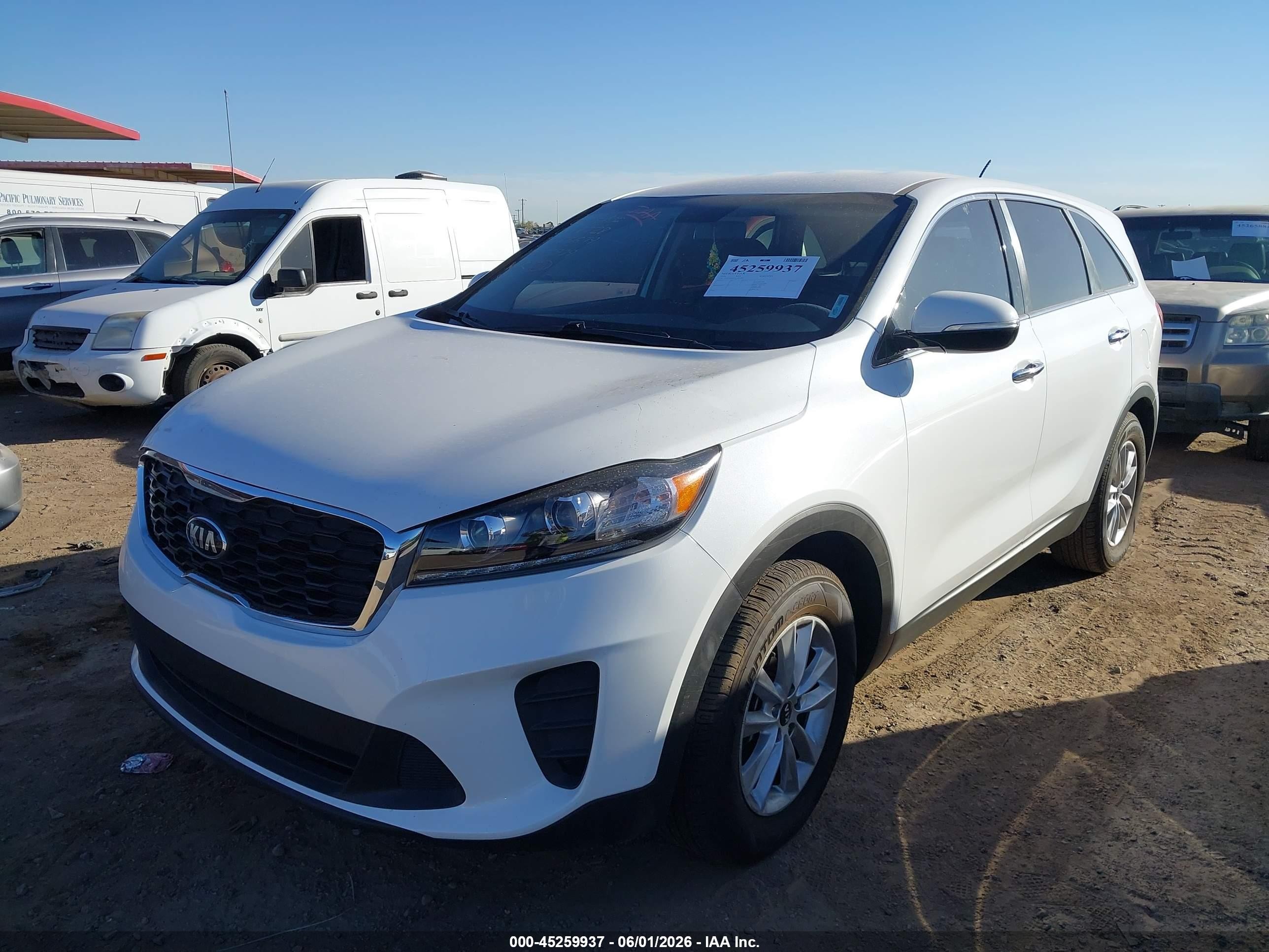2020 Kia Sorento 2.4l L White vin: 5XYPG4A37LG682979